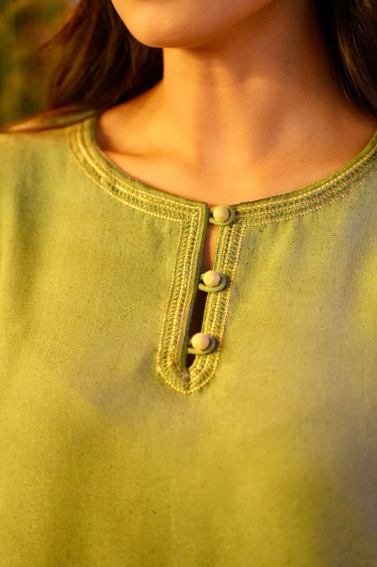 FW25DC-2882 GREEN 2PCS EMBROIDERED KURTA WITH TROUSER