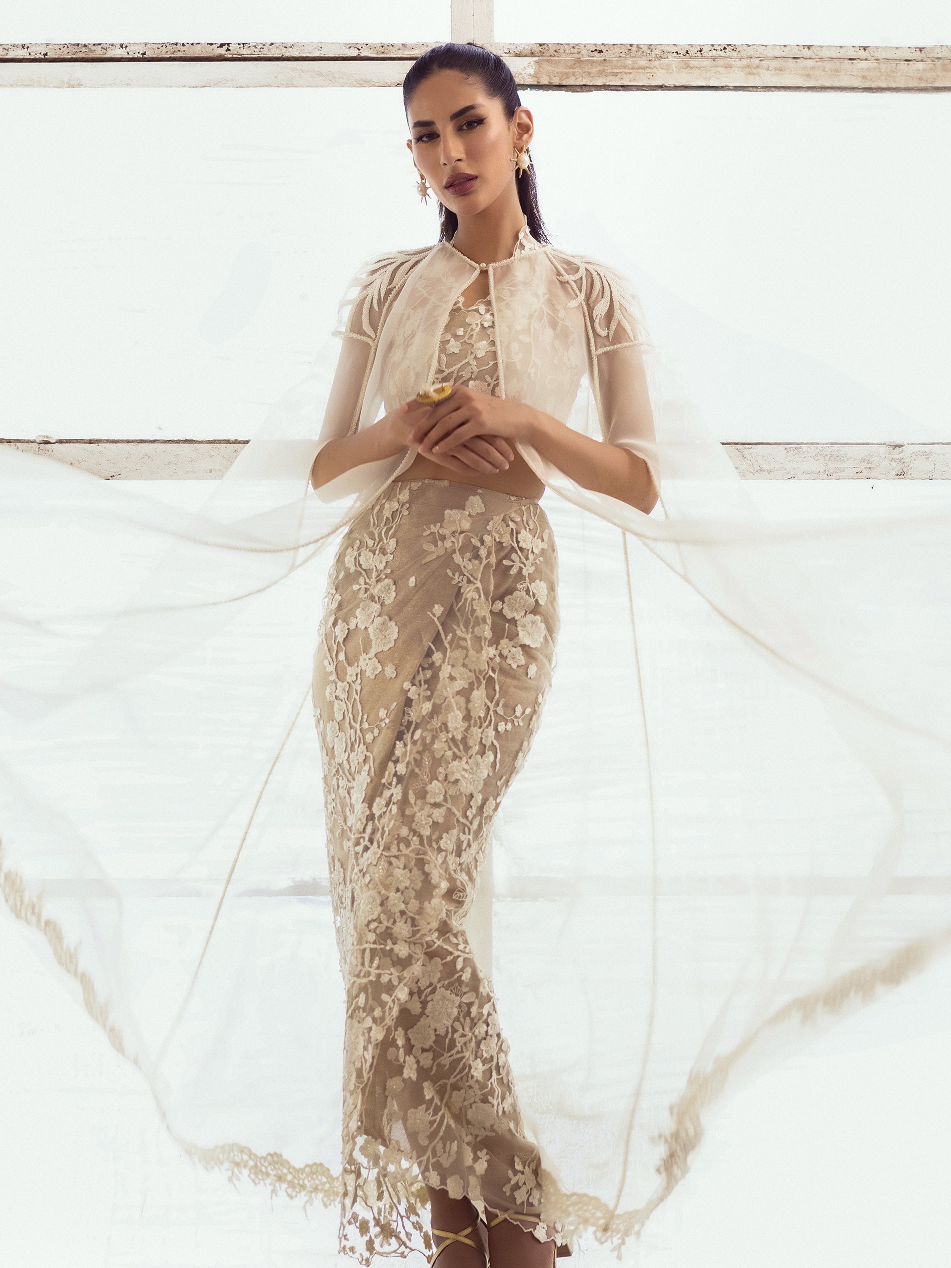 https://cdn.shopify.com/s/files/1/0768/4872/6205/files/Flo-White-1.jpg?v=1777654128
