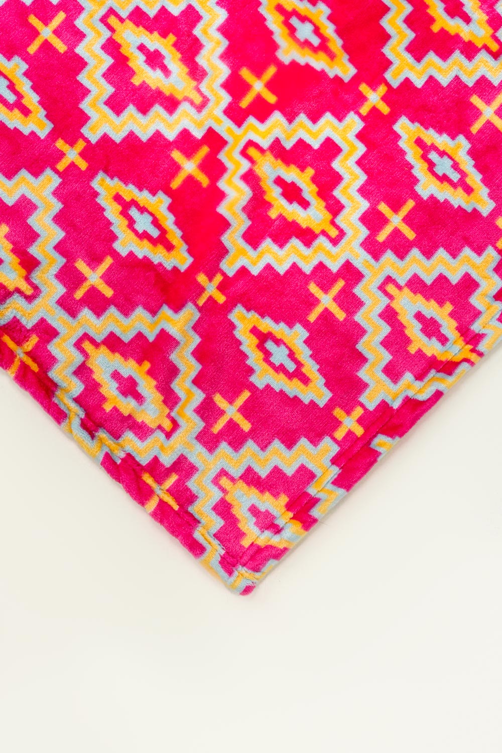 Aw25-Flourscent Single Ply Fleece Throw