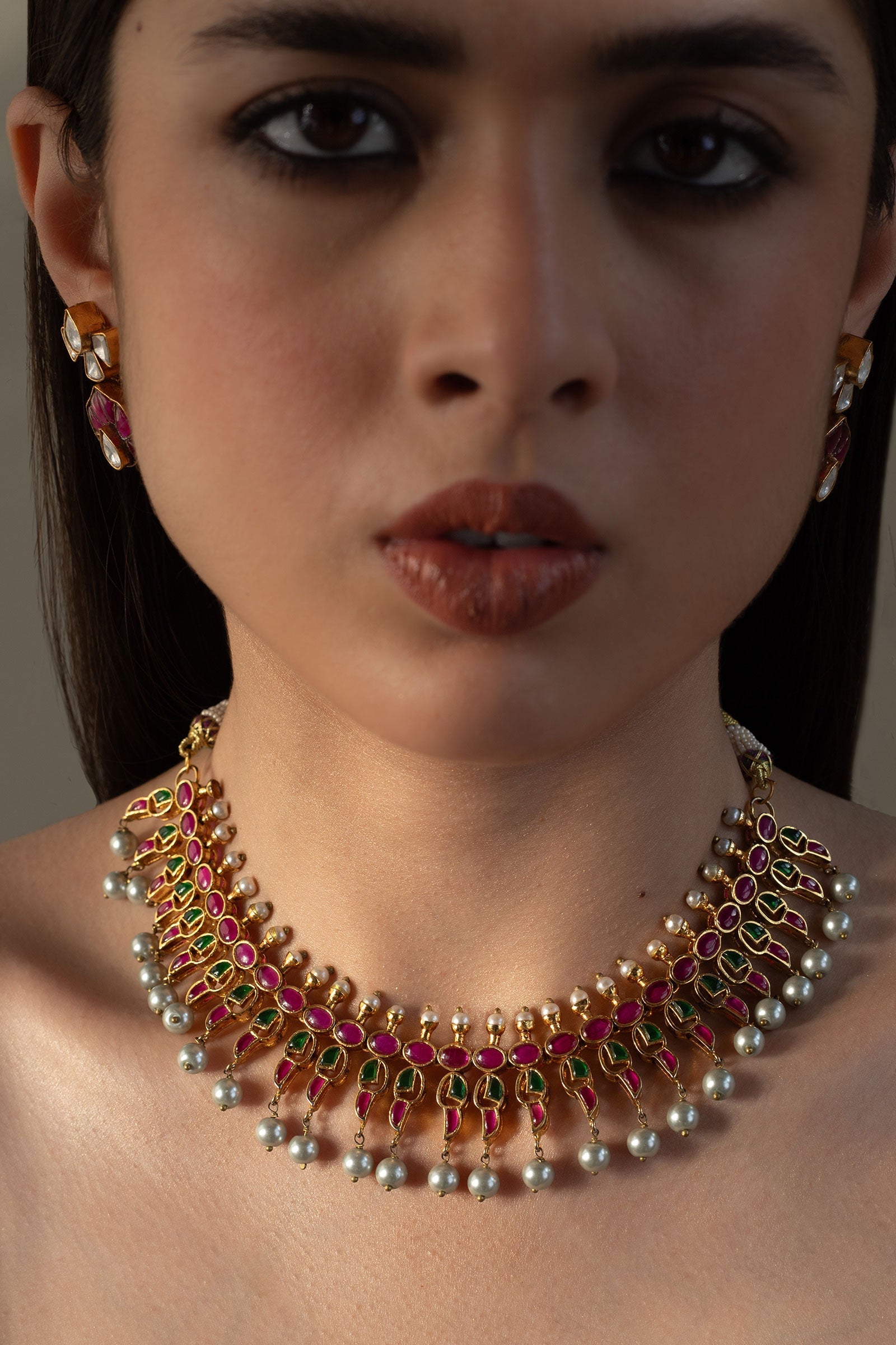 https://cdn.shopify.com/s/files/1/0340/8376/6405/files/GOLDPLATEDBASANTCHOKER.jpg?v=1702454530