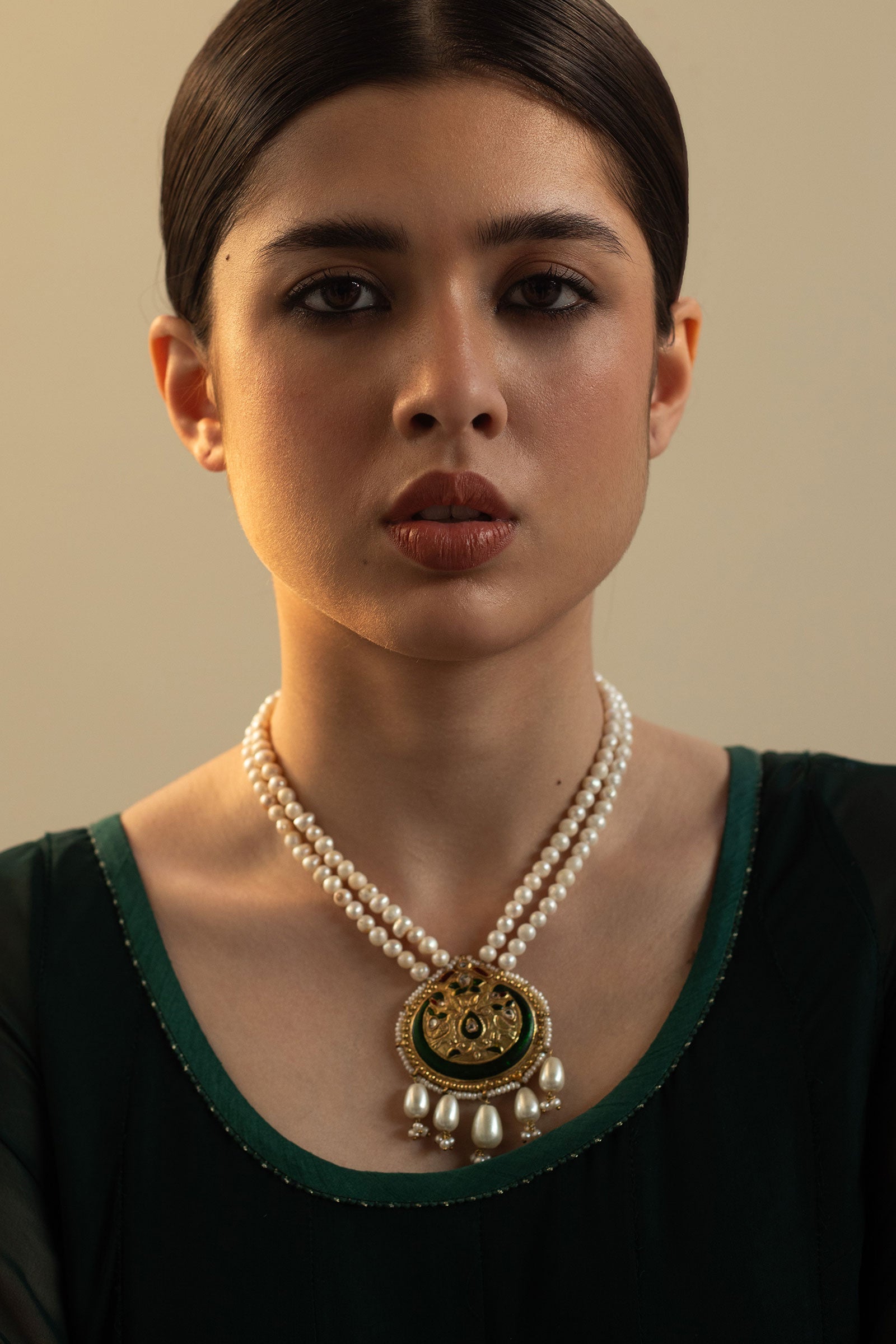 https://cdn.shopify.com/s/files/1/0340/8376/6405/files/GOLDPLATEDTWOSTRINGNECKLACE1.jpg?v=1702459302