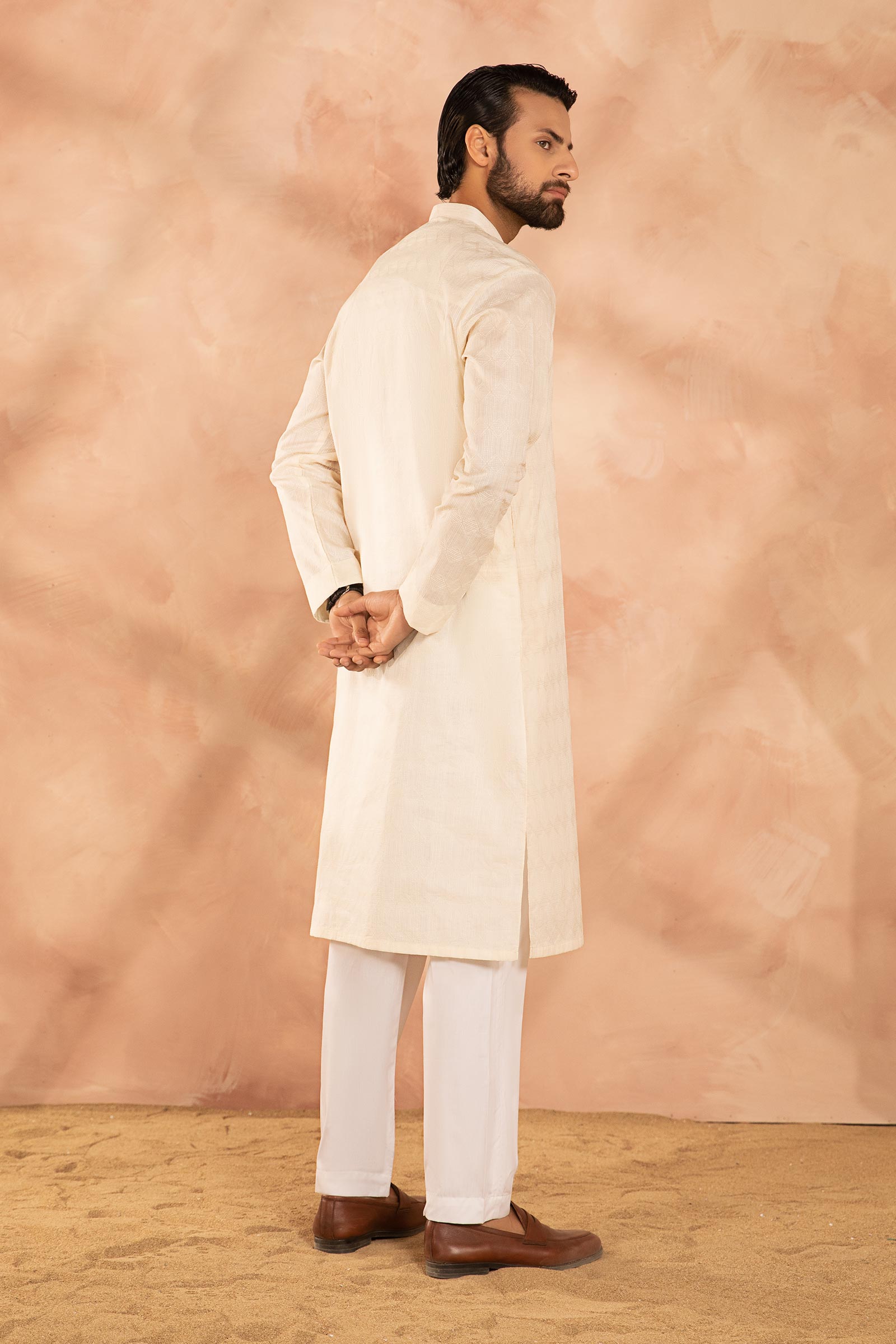 https://cdn.shopify.com/s/files/1/0620/8788/9062/files/GTSSS2401OffwhiteBack.jpg?v=1708006686