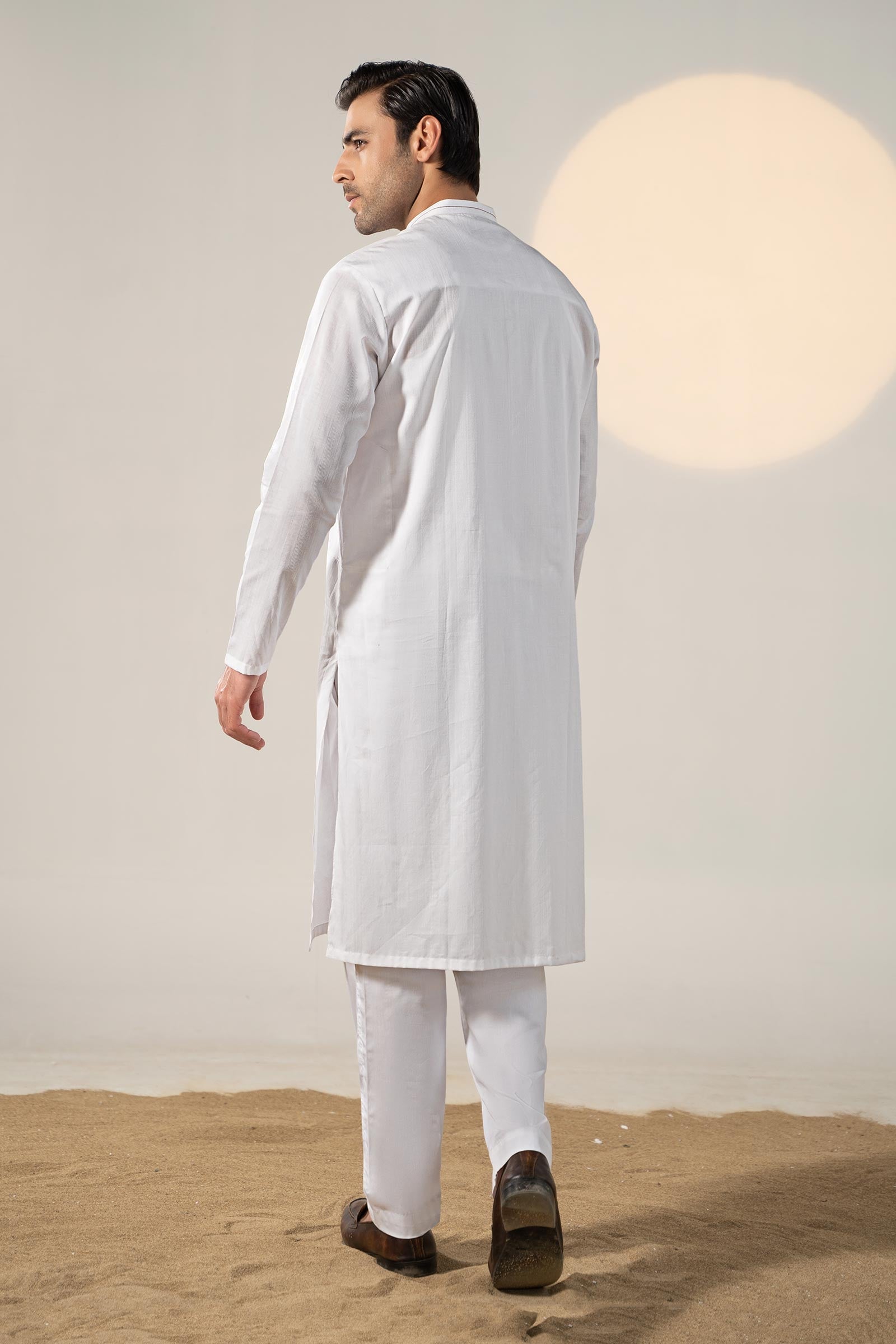 https://cdn.shopify.com/s/files/1/0620/8788/9062/files/GTSSS2412WhiteBack.jpg?v=1709905596