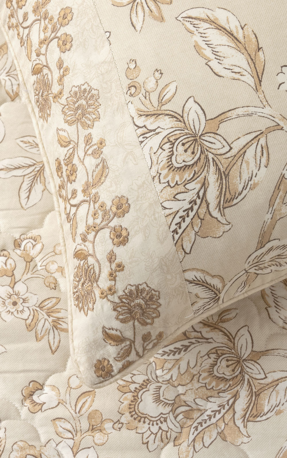 Gardenia Bloom T-200 Bed Throw