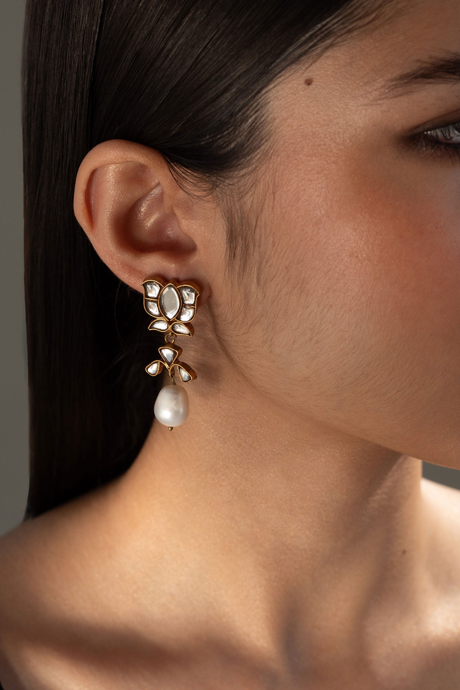 https://cdn.shopify.com/s/files/1/0340/8376/6405/files/GoldplatedLotusEarrings.jpg?v=1702381939