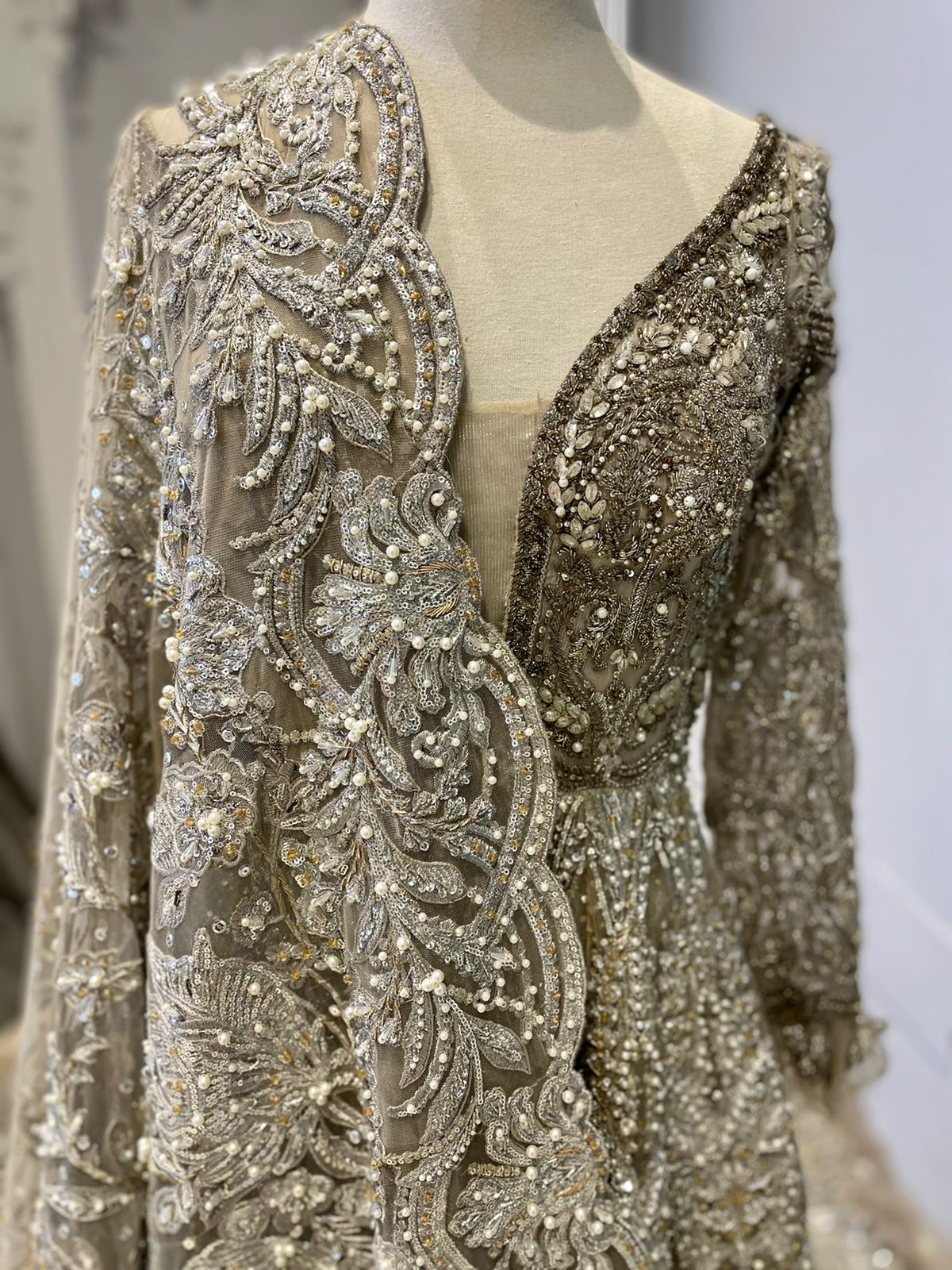 https://cdn.shopify.com/s/files/1/0533/2910/0998/products/GreyBridal-1.jpg?v=1631790838