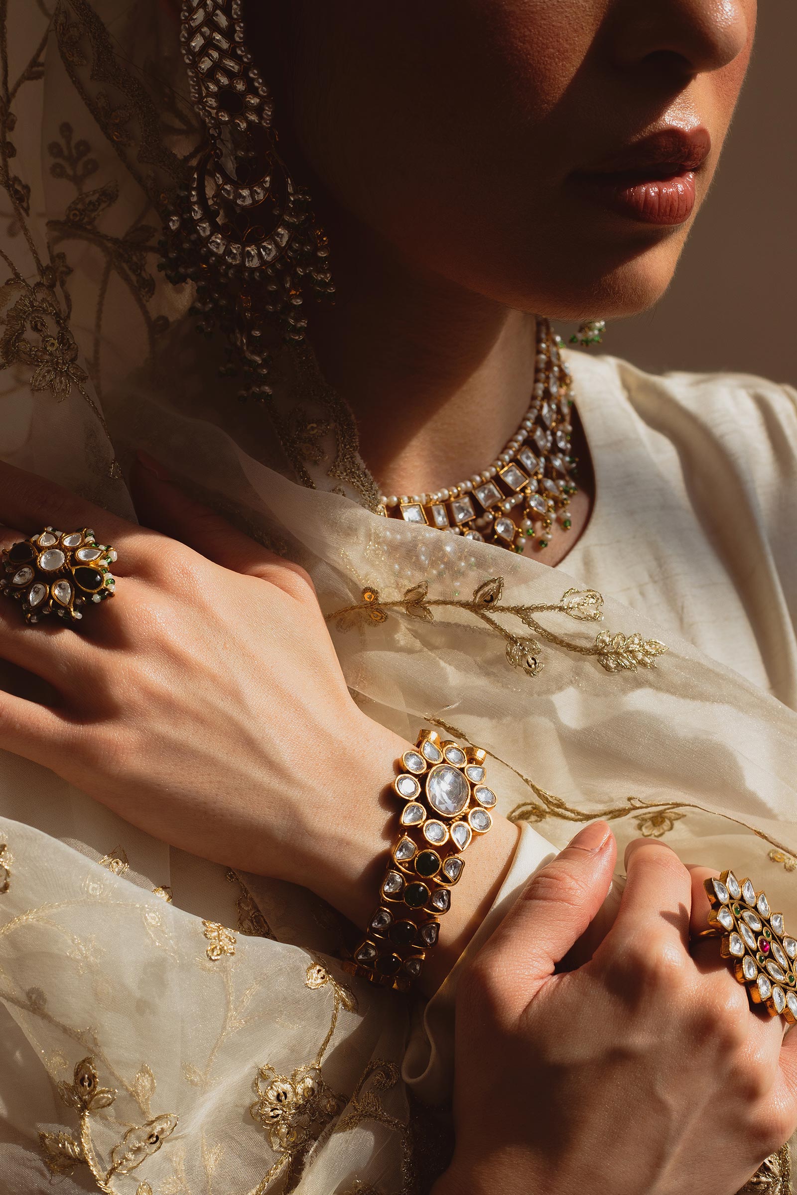 https://cdn.shopify.com/s/files/1/0340/8376/6405/files/GulBracelet.jpg?v=1707998310