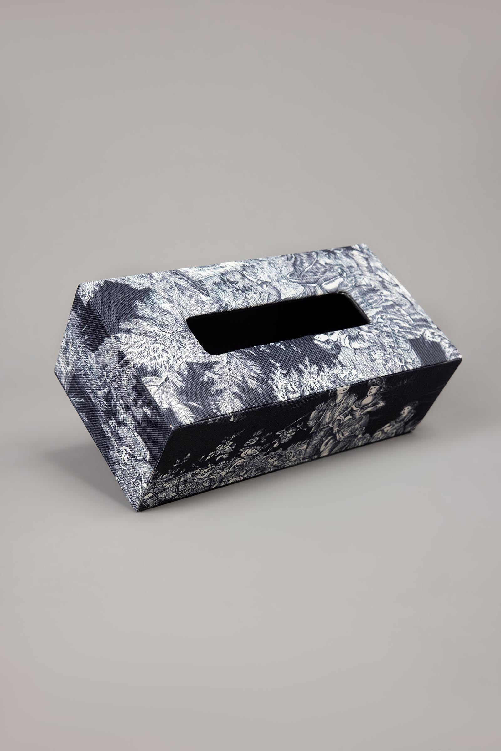 Carbon Edge Tissue Box