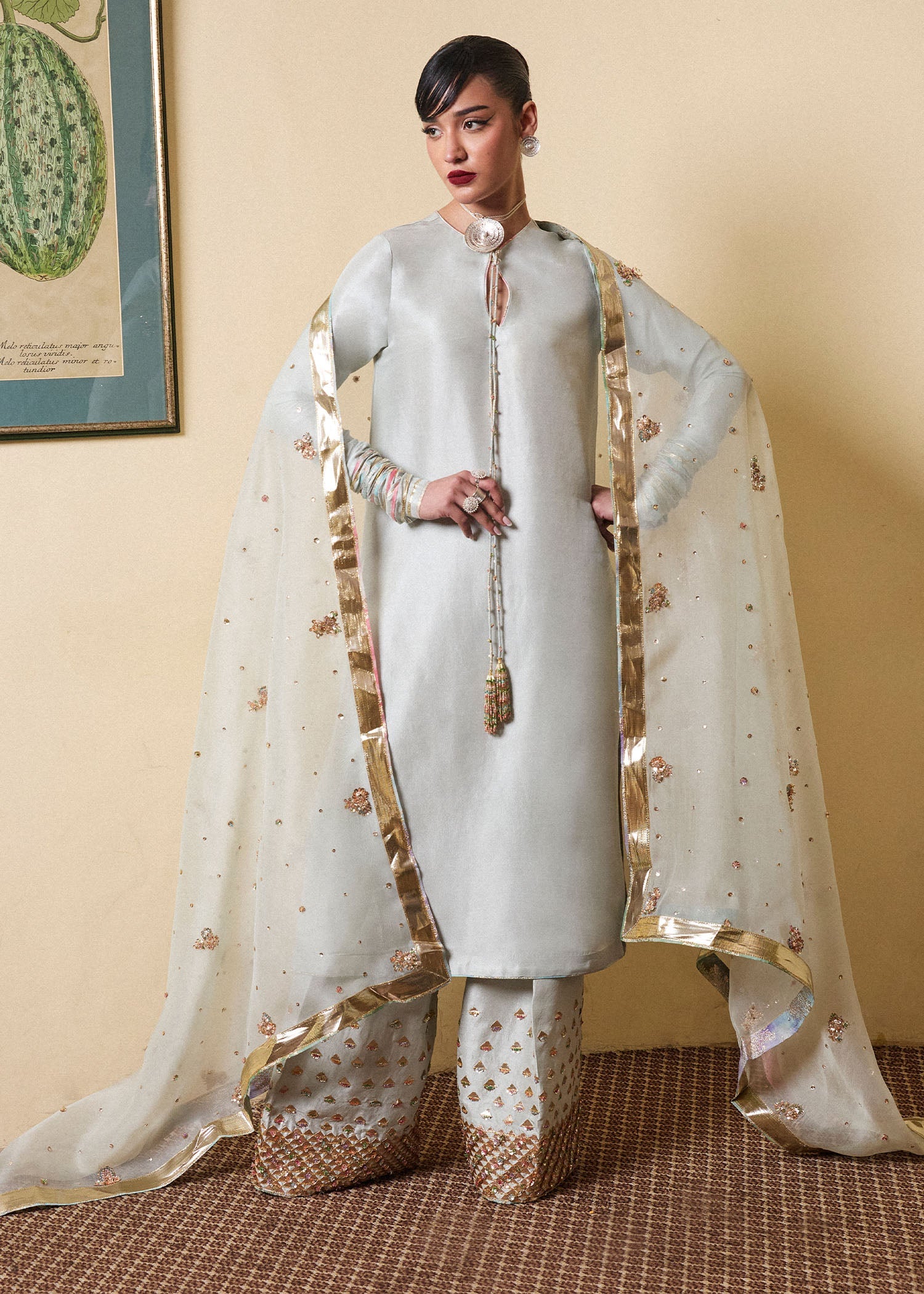 https://cdn.shopify.com/s/files/1/0016/9476/1035/files/HR-Luxury-Pret-2512902-copy-_1_-ed.jpg?v=1740135688
