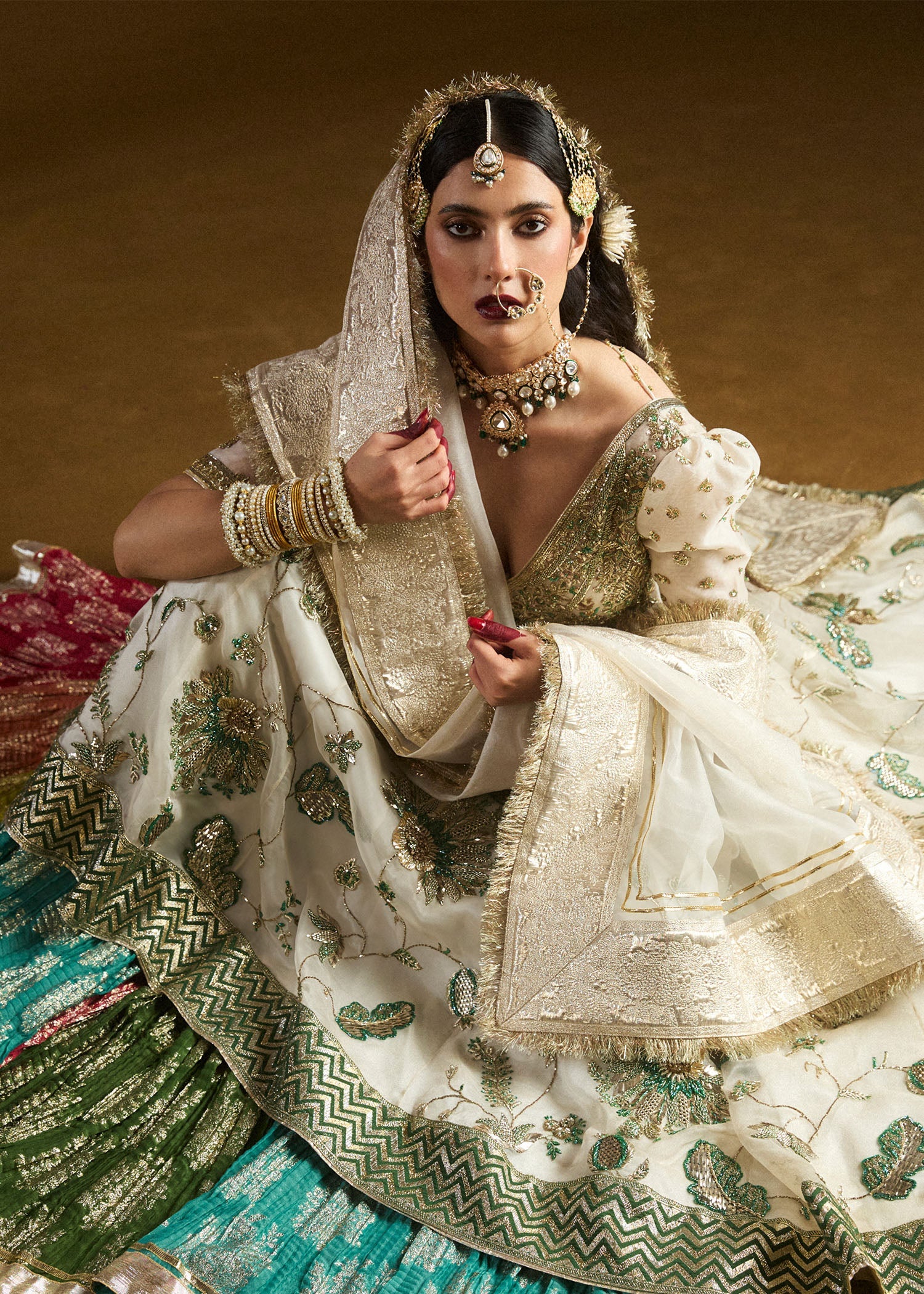 https://cdn.shopify.com/s/files/1/0016/9476/1035/files/HRBridals27013copy.jpg?v=1730188235