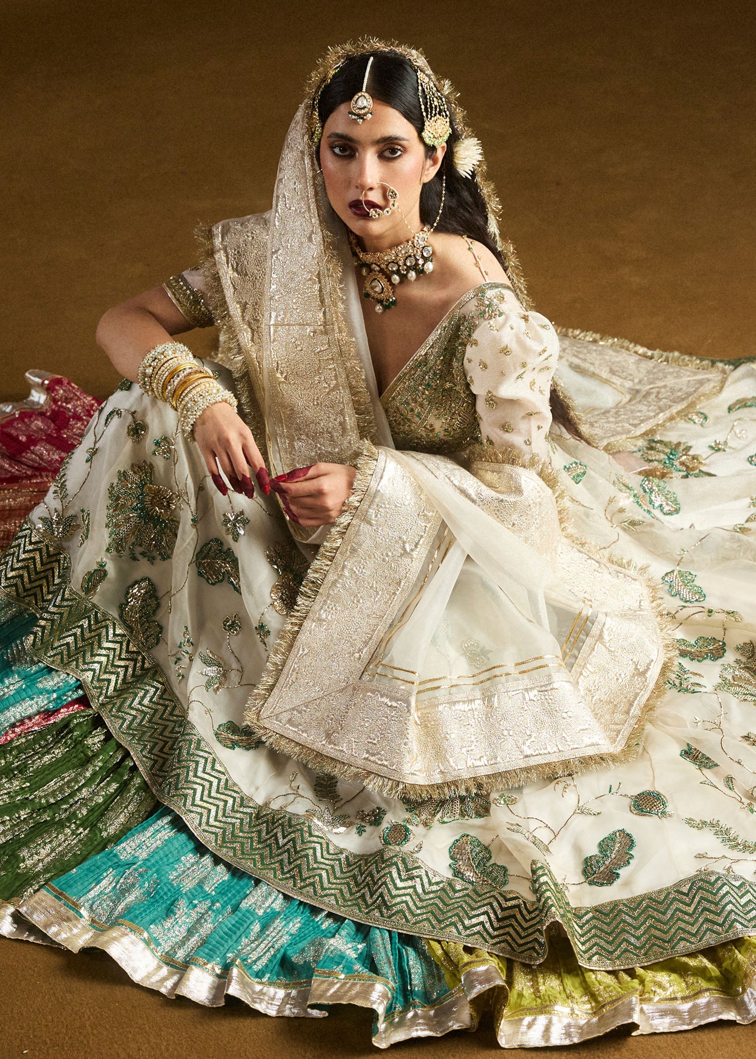 https://cdn.shopify.com/s/files/1/0016/9476/1035/files/HRBridals27016copy.jpg?v=1730188234