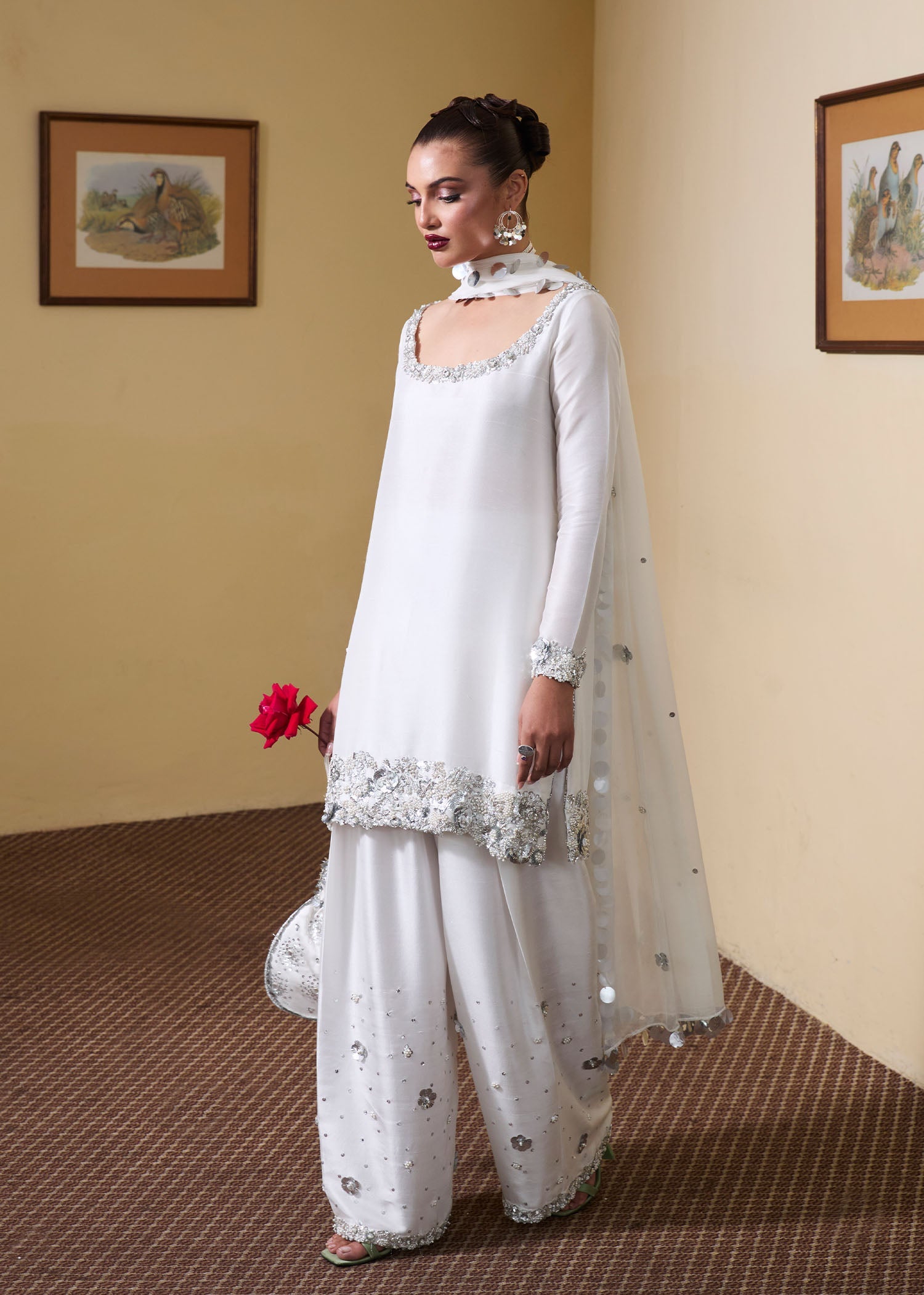 https://cdn.shopify.com/s/files/1/0016/9476/1035/files/HRLuxuryPret2510940copy.jpg?v=1740134213