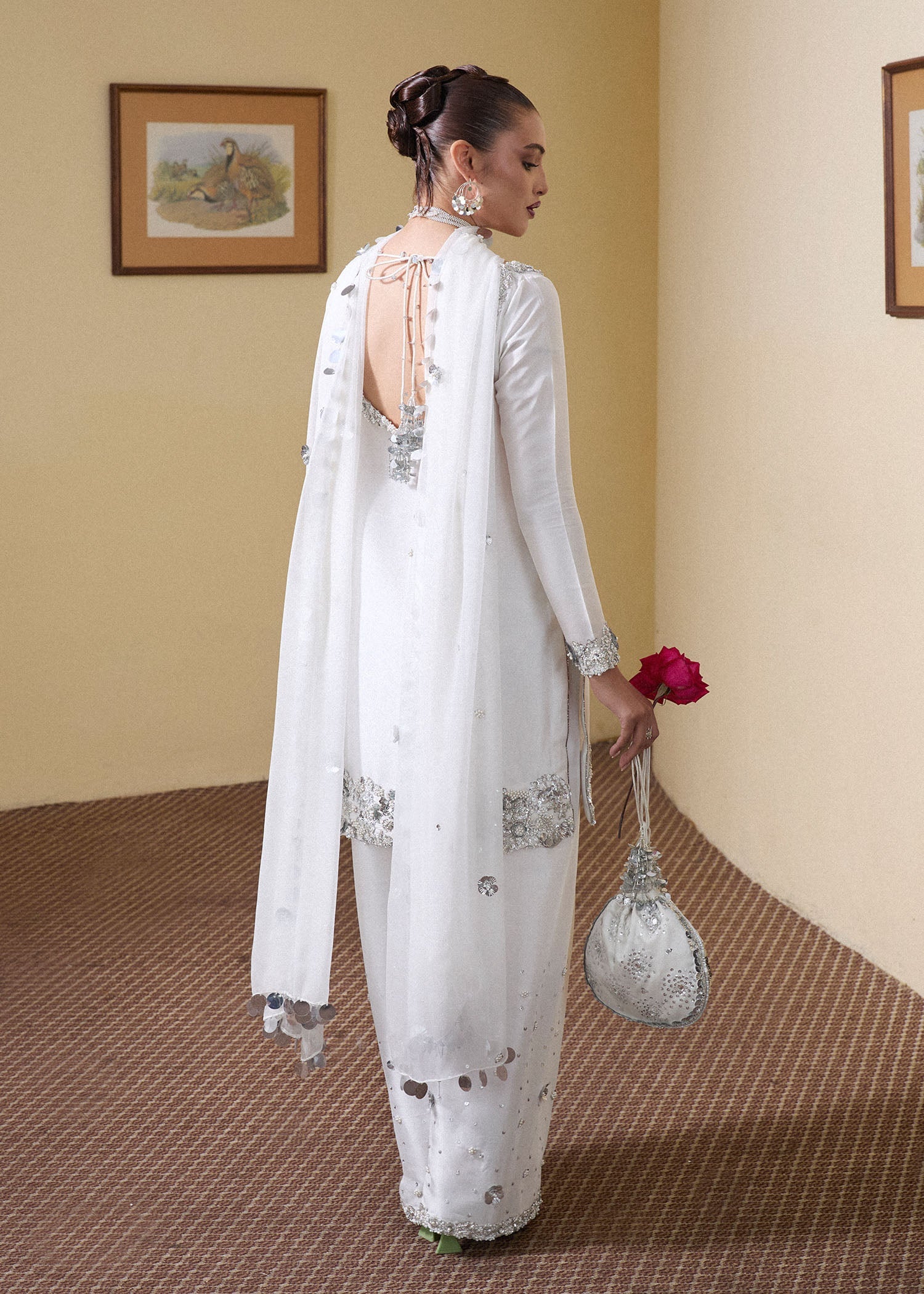 https://cdn.shopify.com/s/files/1/0016/9476/1035/files/HRLuxuryPret2510954copy.jpg?v=1740134224