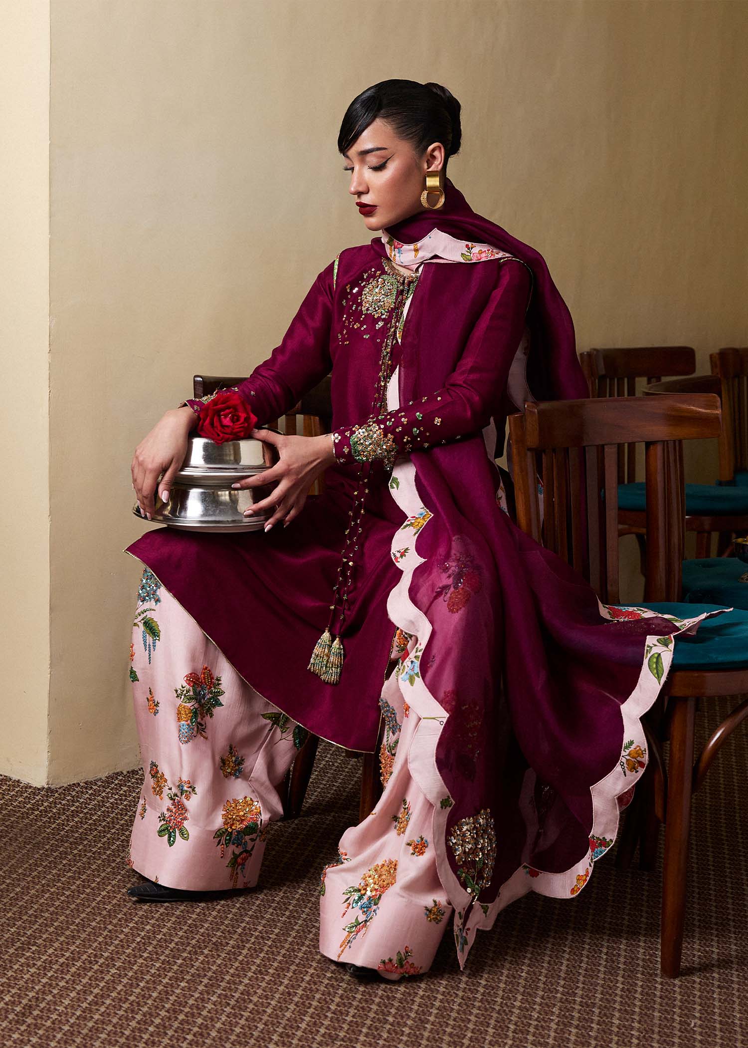 https://cdn.shopify.com/s/files/1/0016/9476/1035/files/HRLuxuryPret2512233copy.jpg?v=1740134488
