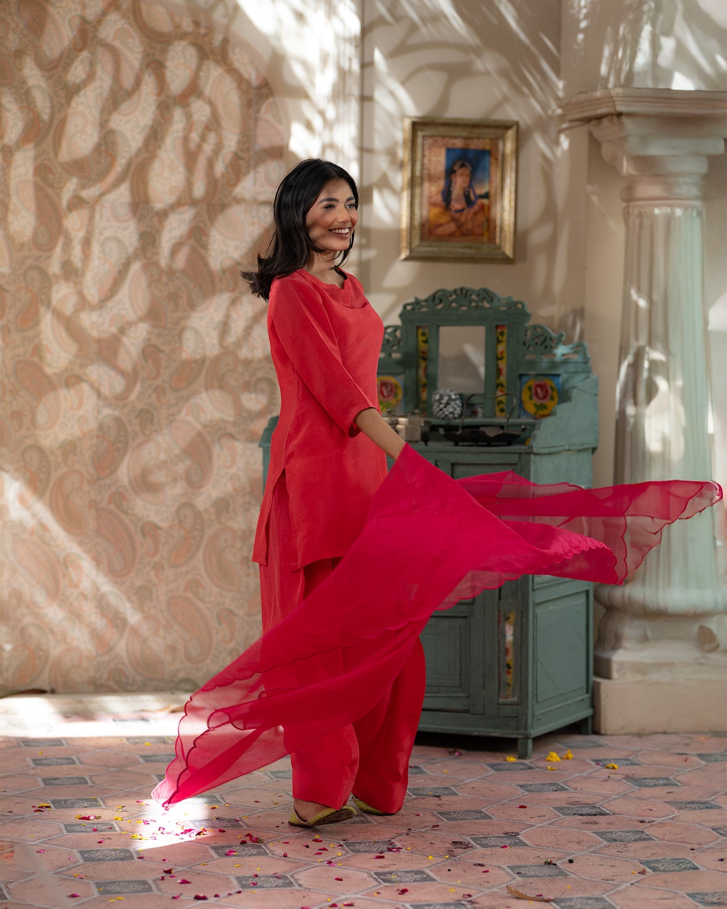 Outfit Name: Shokh Adaa
Collection: Nazm
Code: CBR 101