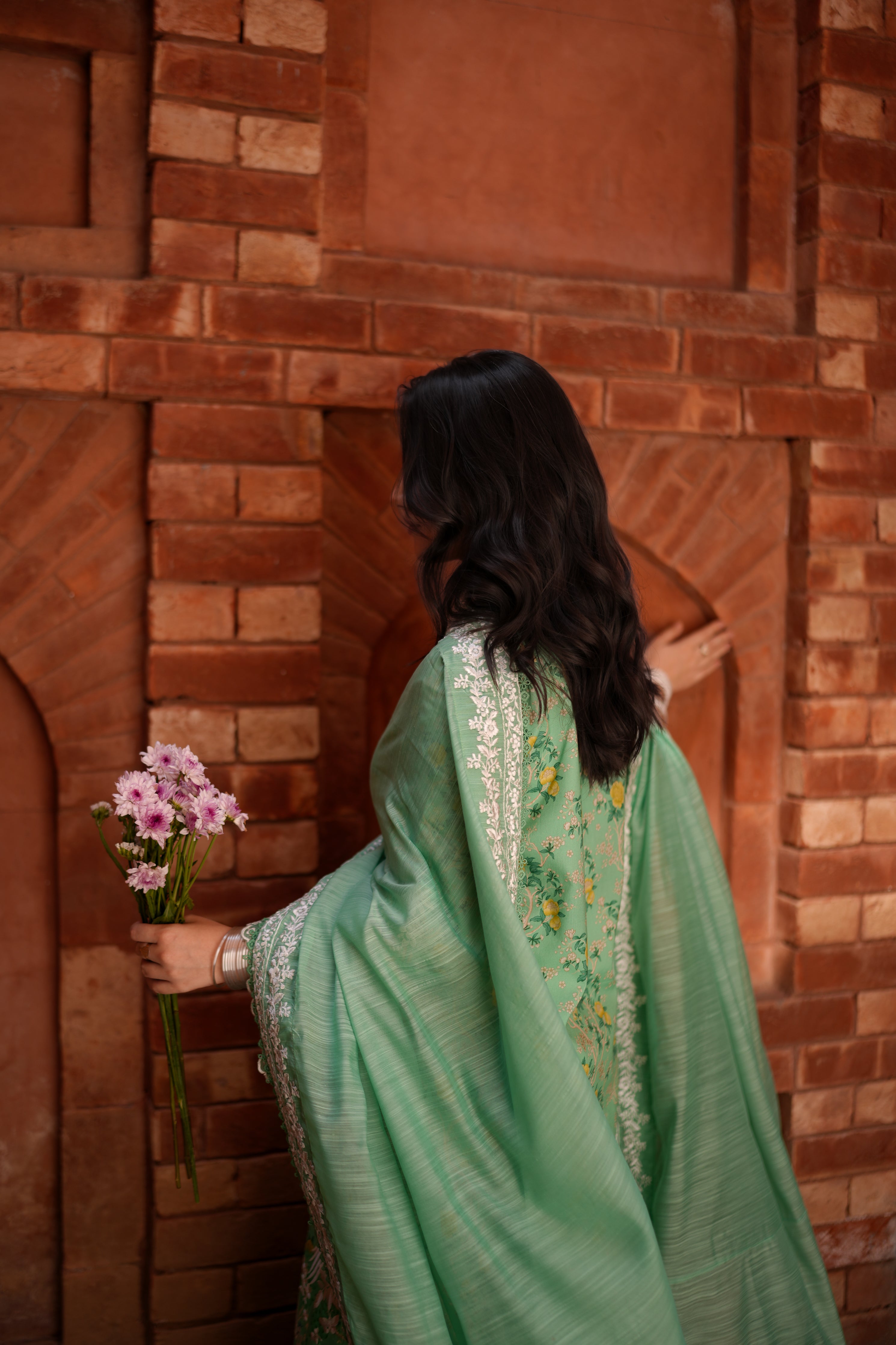 AYLA LUXURY PRINTED EMBROIDERED LAWN SET (NEL-26622)