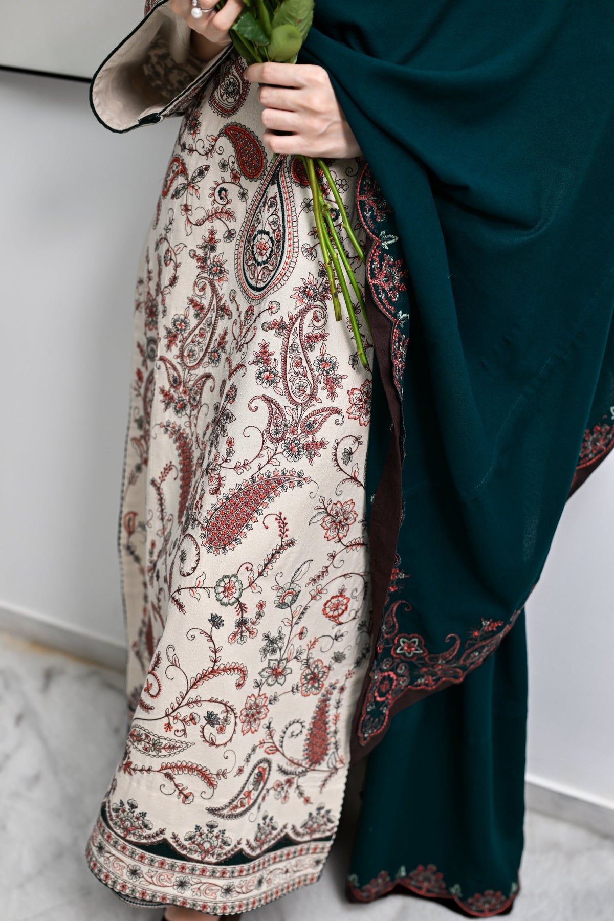 ELARA - IVORY LUXURY EMBROIDERED KARANDI 3PCS SET (NEL-26632)