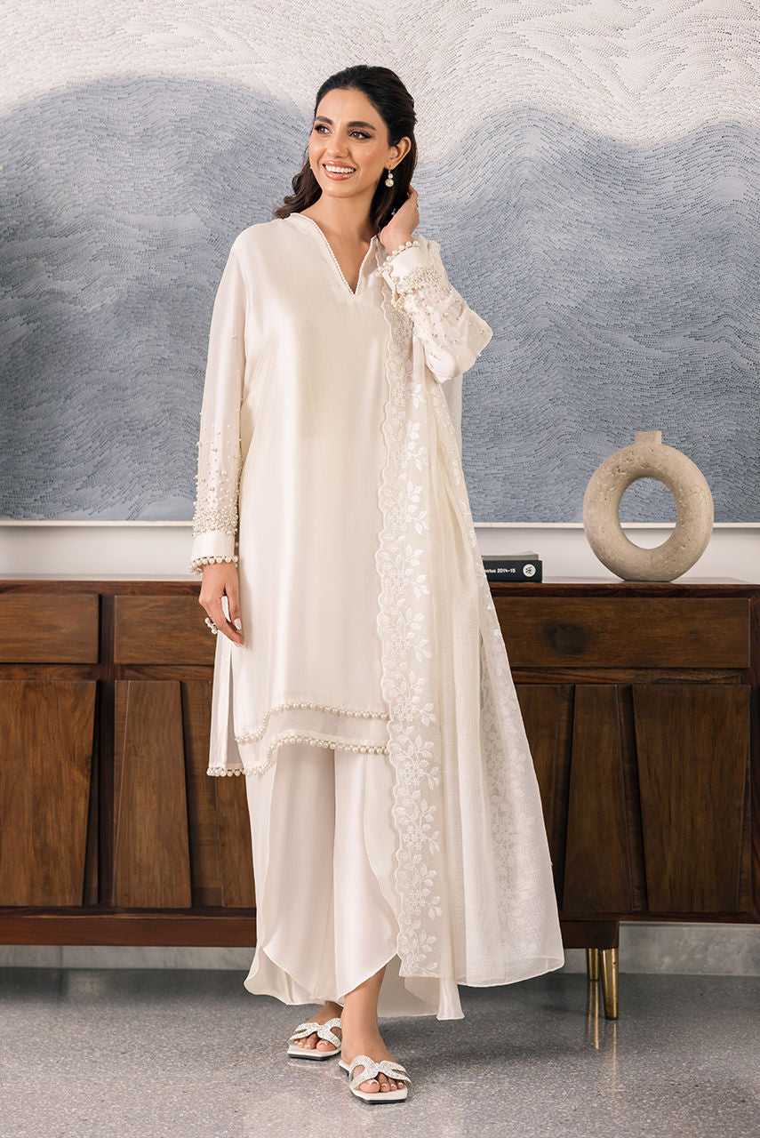 Cream pearl by Alizay Saad