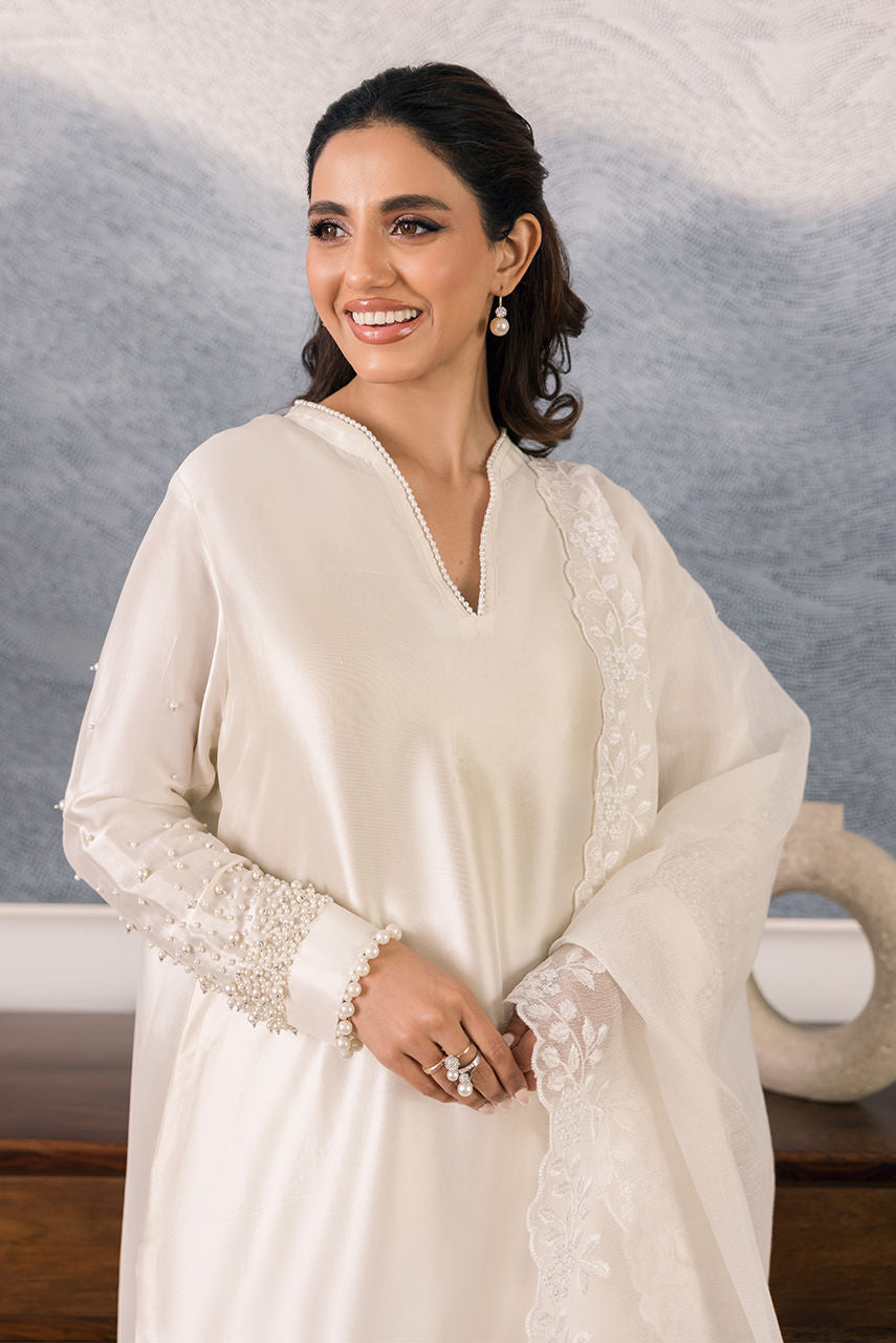 Cream pearl by Alizay Saad