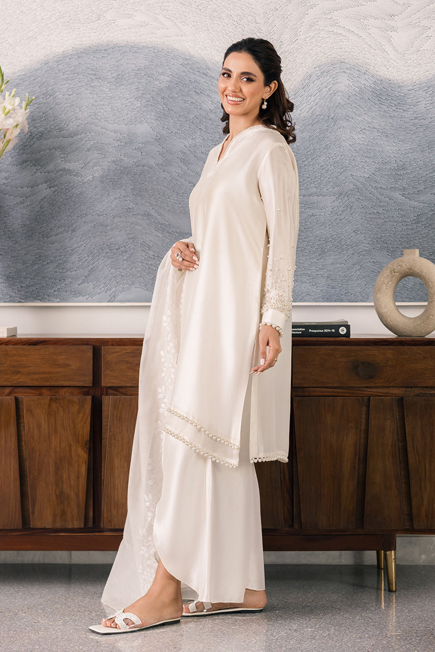 Cream pearl by Alizay Saad