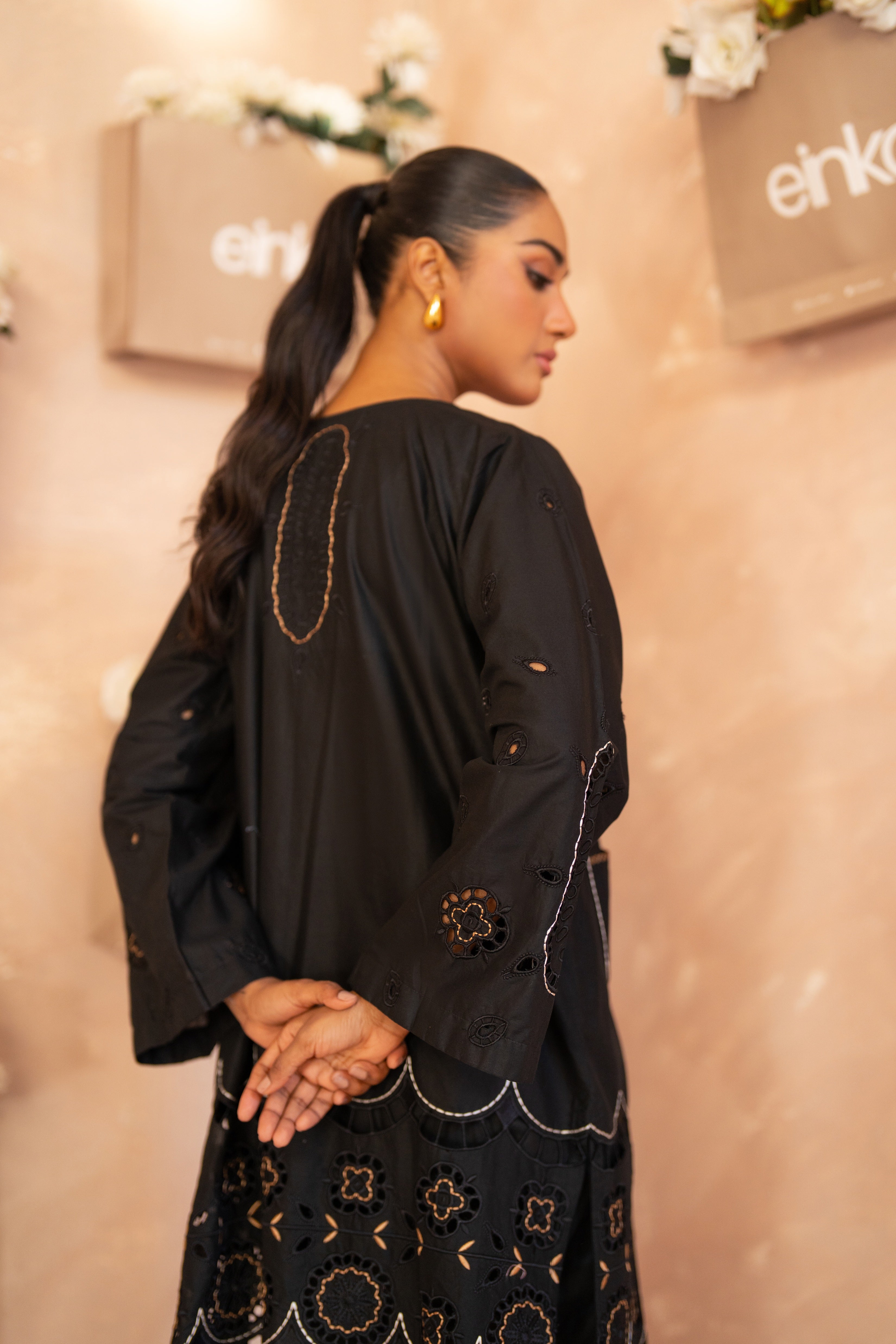 Nia – Black