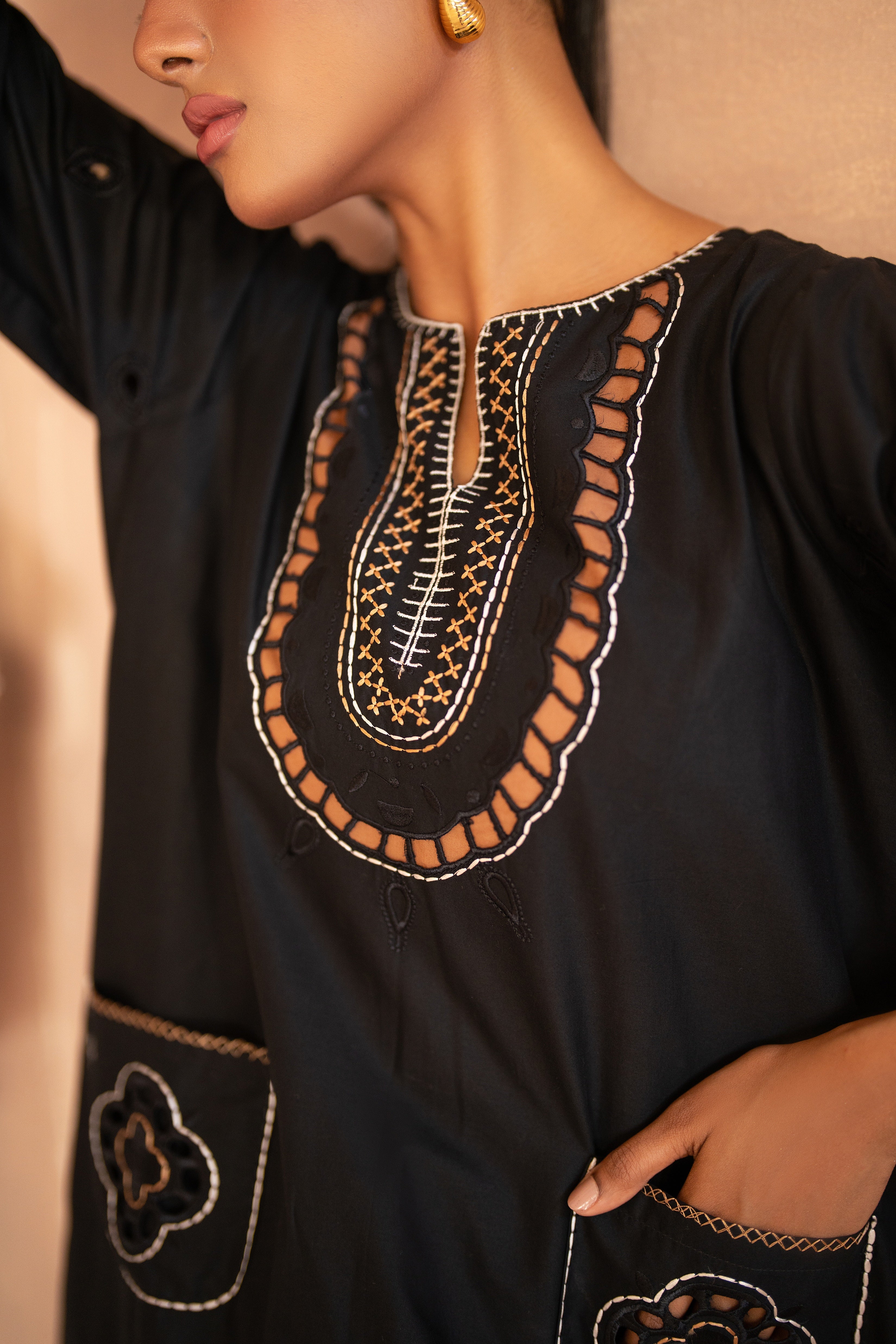 Nia – Black