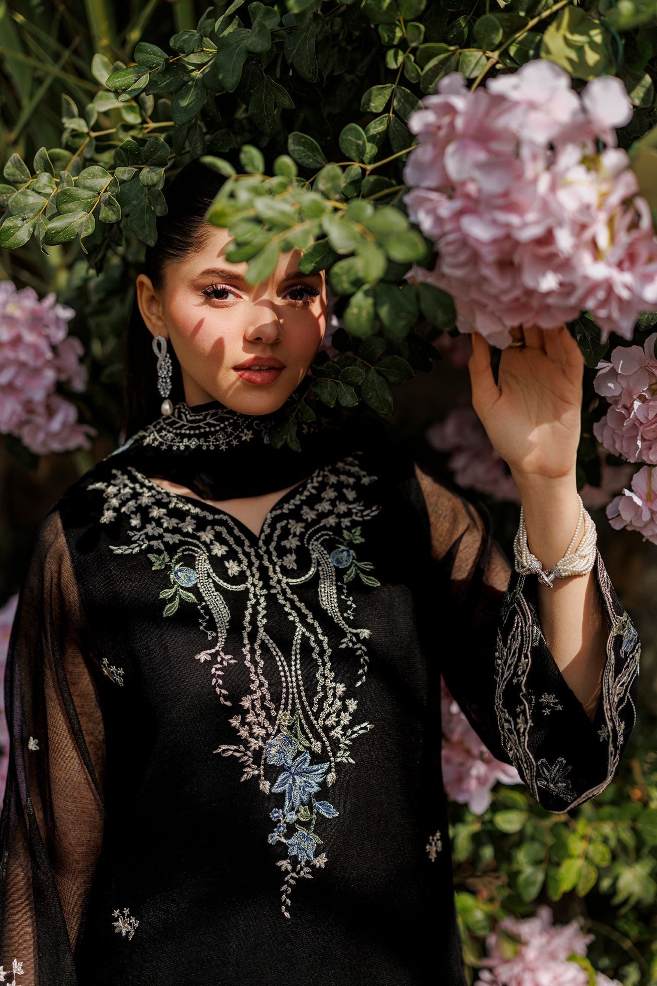 SS26DA-2905 BLACK 2PCS EMBROIDERED KURTA WITH TROUSER