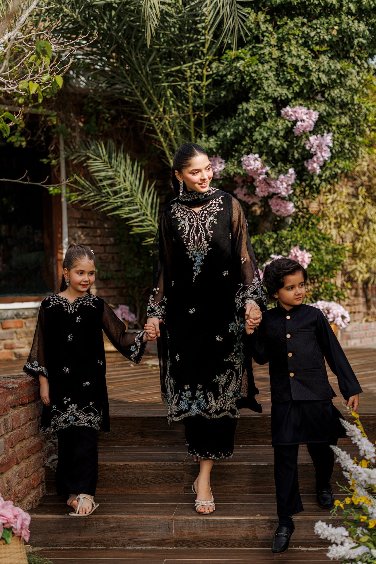 SS26DA-2905 BLACK 2PCS EMBROIDERED KURTA WITH TROUSER