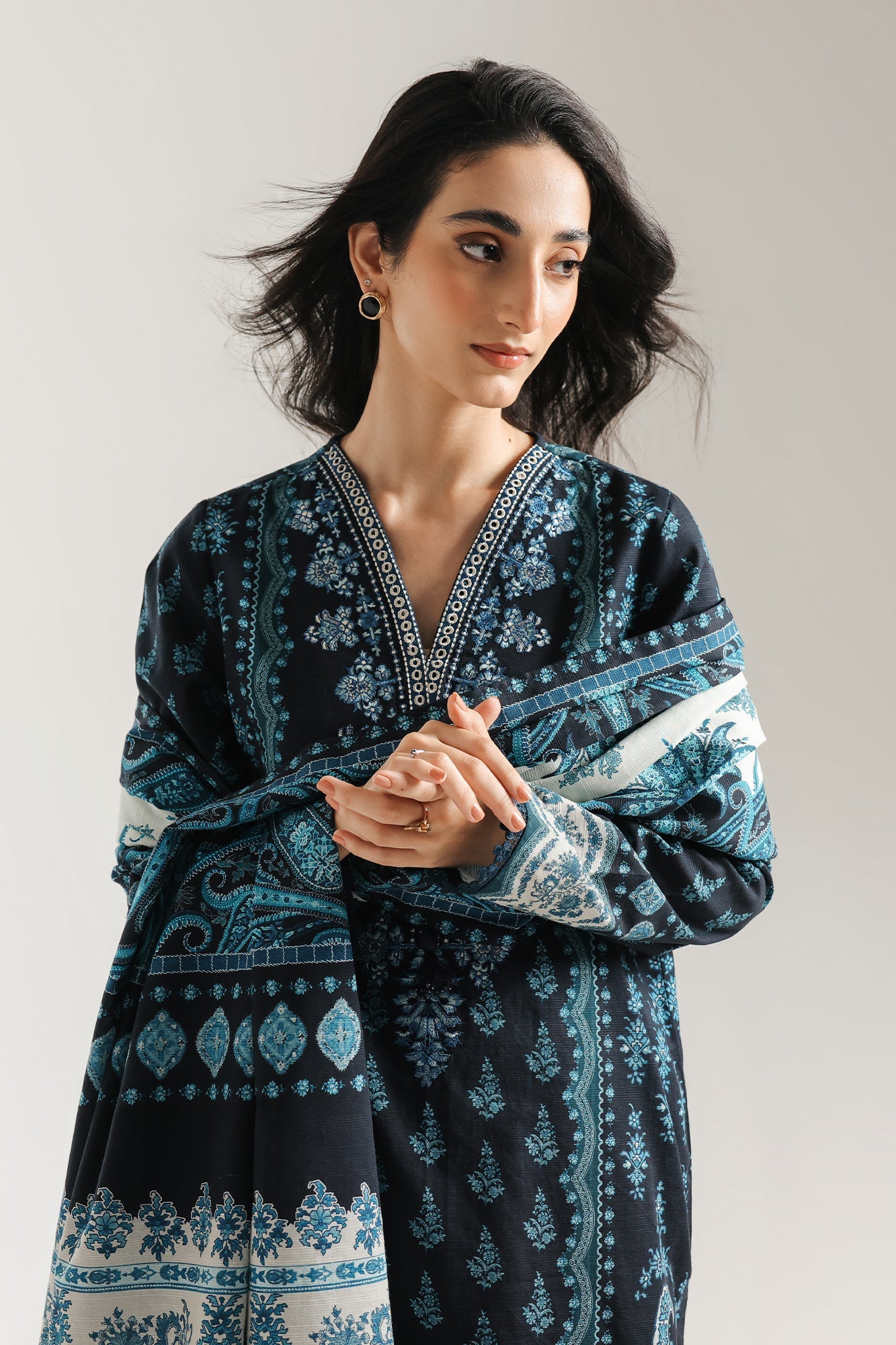 EMBROIDERED SUIT (E0738/203/621)