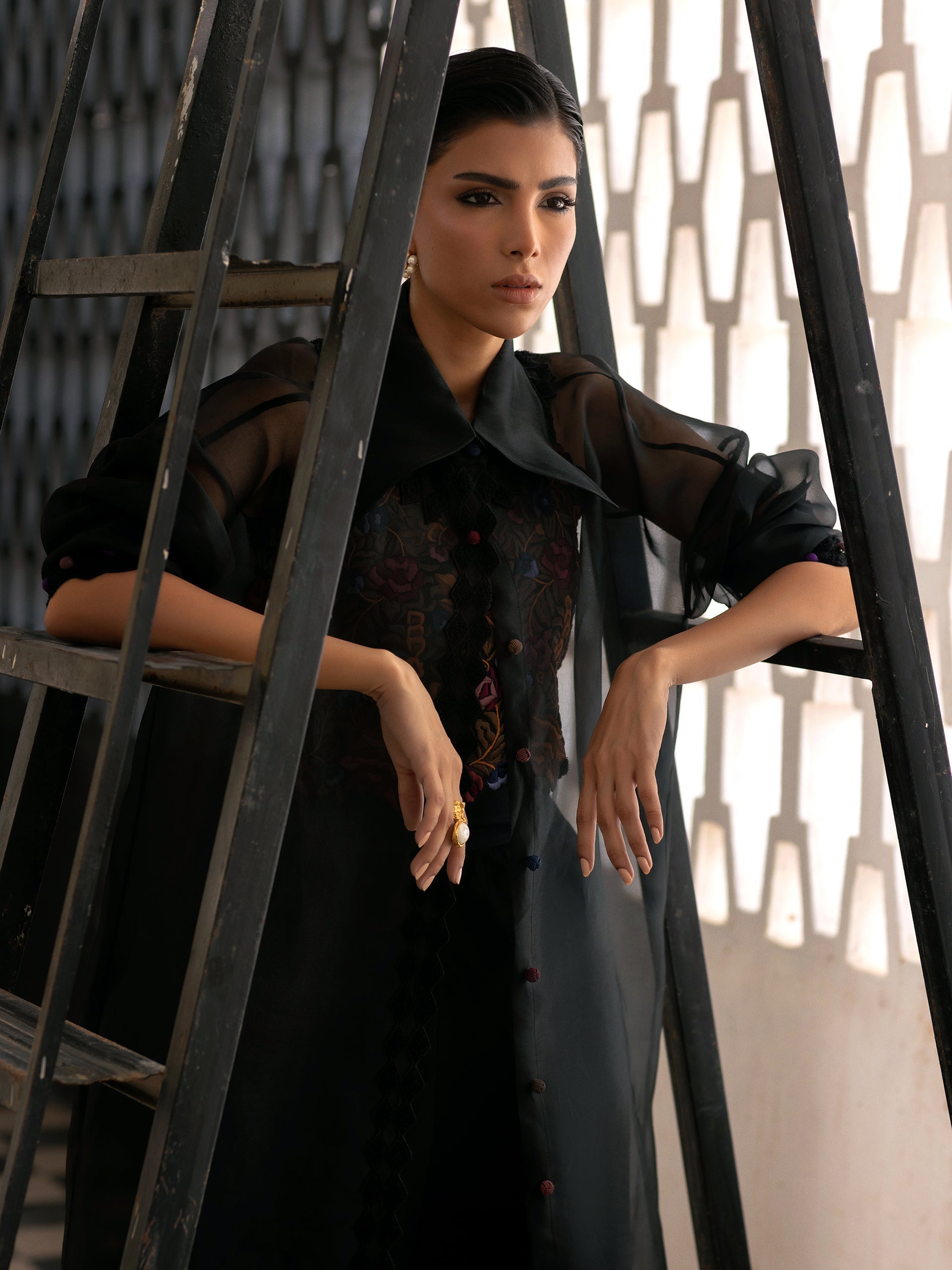 https://cdn.shopify.com/s/files/1/0768/4872/6205/files/Ilara-Black-3.jpg?v=1777668445
