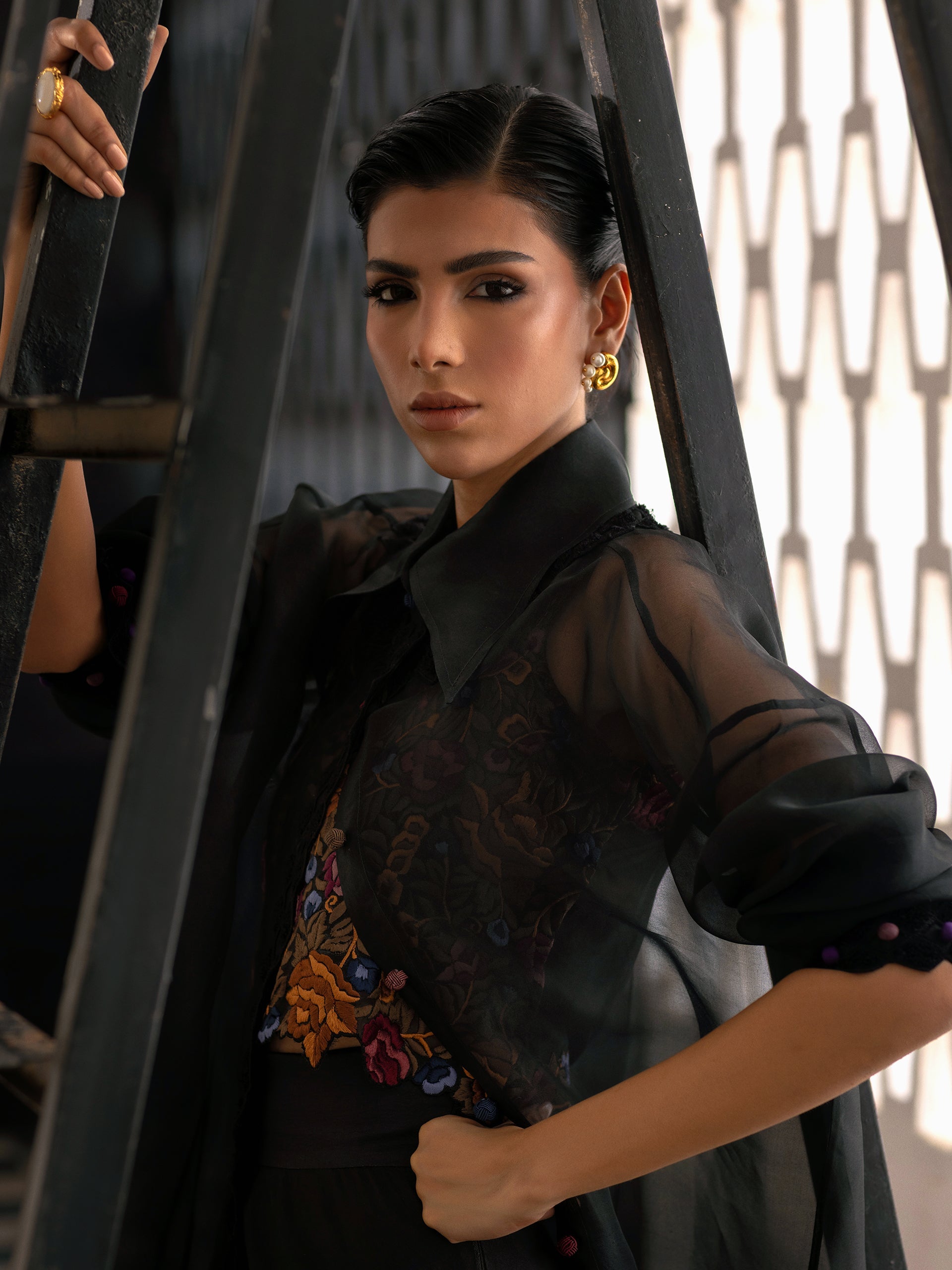 https://cdn.shopify.com/s/files/1/0768/4872/6205/files/Ilara-Black-5.jpg?v=1777668446