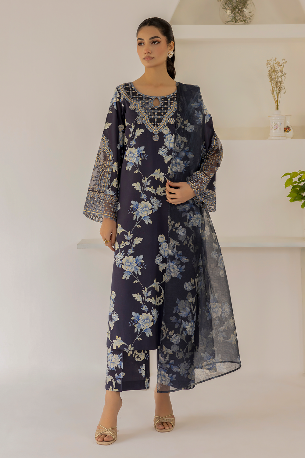 Embroidered lawn - DT-23-13