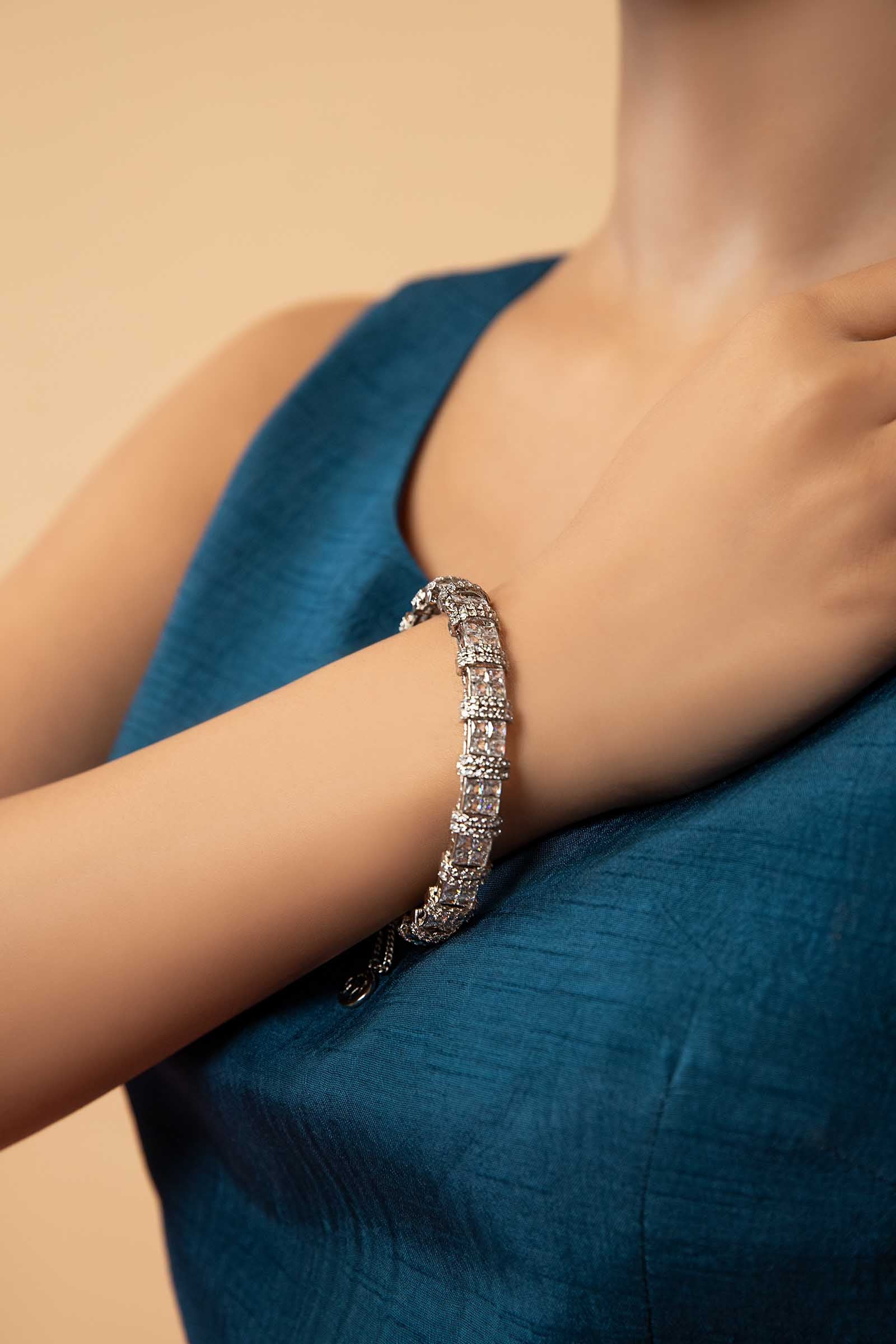 https://cdn.shopify.com/s/files/1/0620/8788/9062/files/JCH-W23-03-WhiteZirconc.jpg?v=1696939291