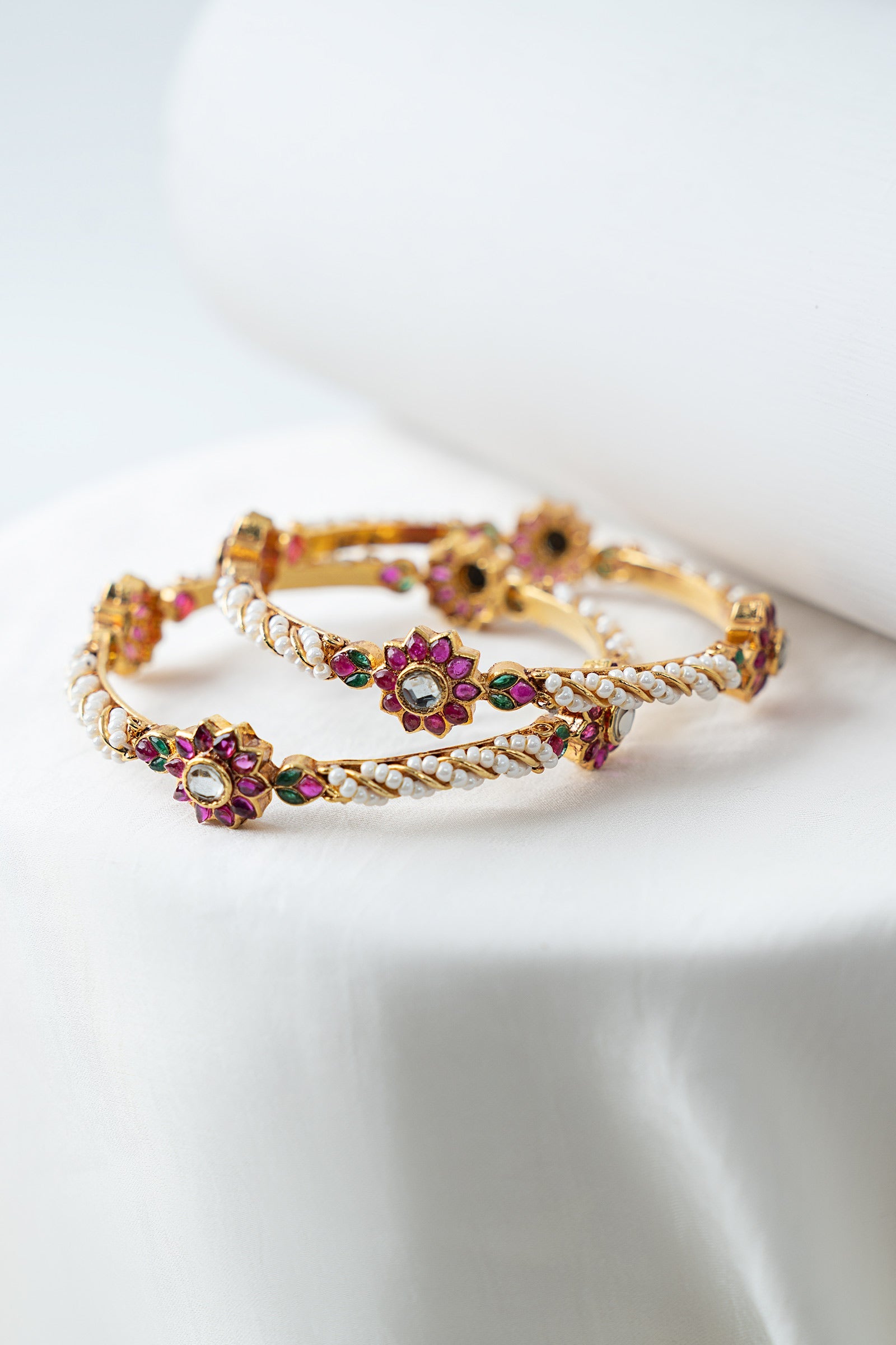 https://cdn.shopify.com/s/files/1/0620/8788/9062/files/JCHW25-01PinkChatham_A.jpg?v=1763021721