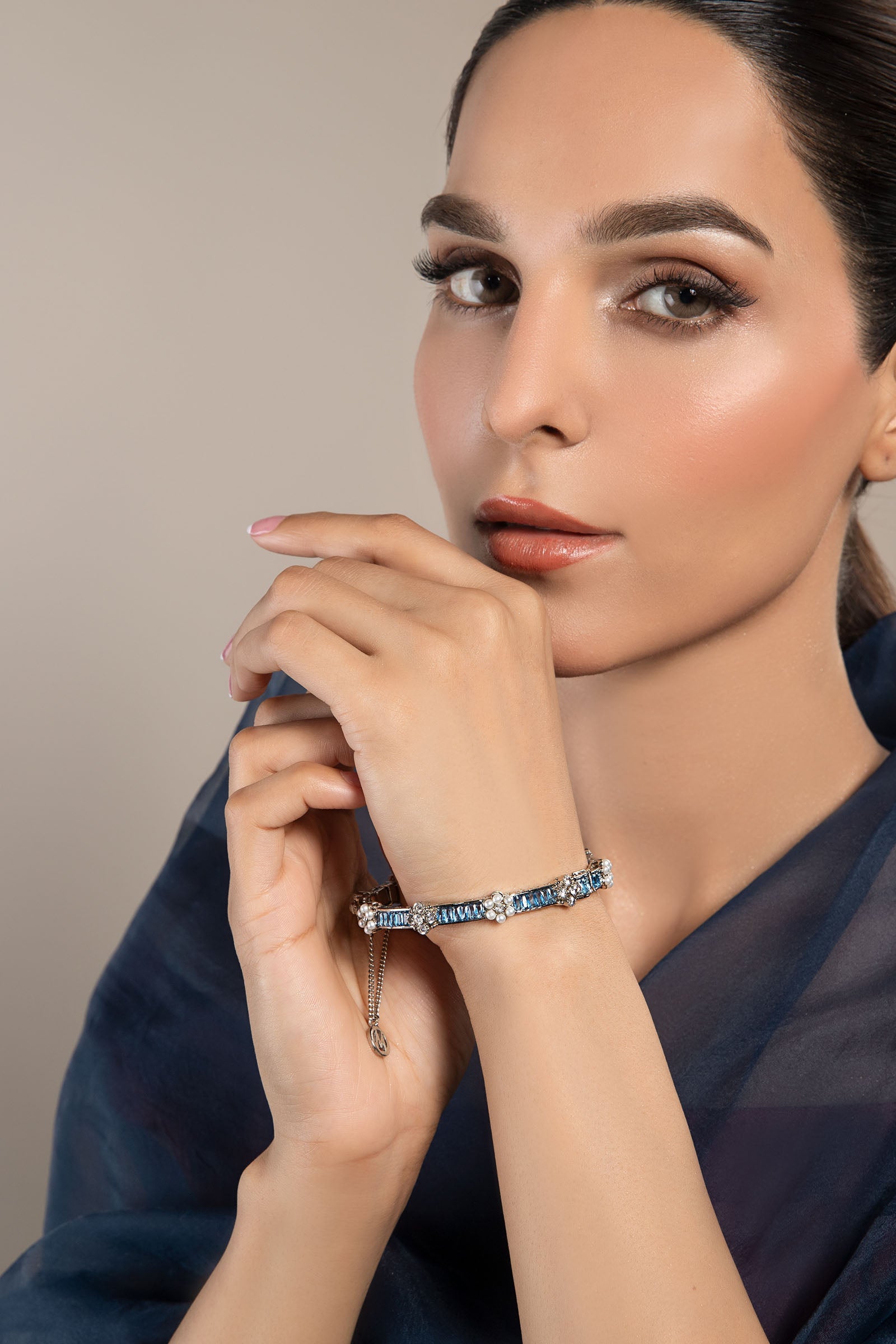 https://cdn.shopify.com/s/files/1/0620/8788/9062/files/JCH_W_24_05_Blue_Tourmaline_Closeup.jpg?v=1726500164