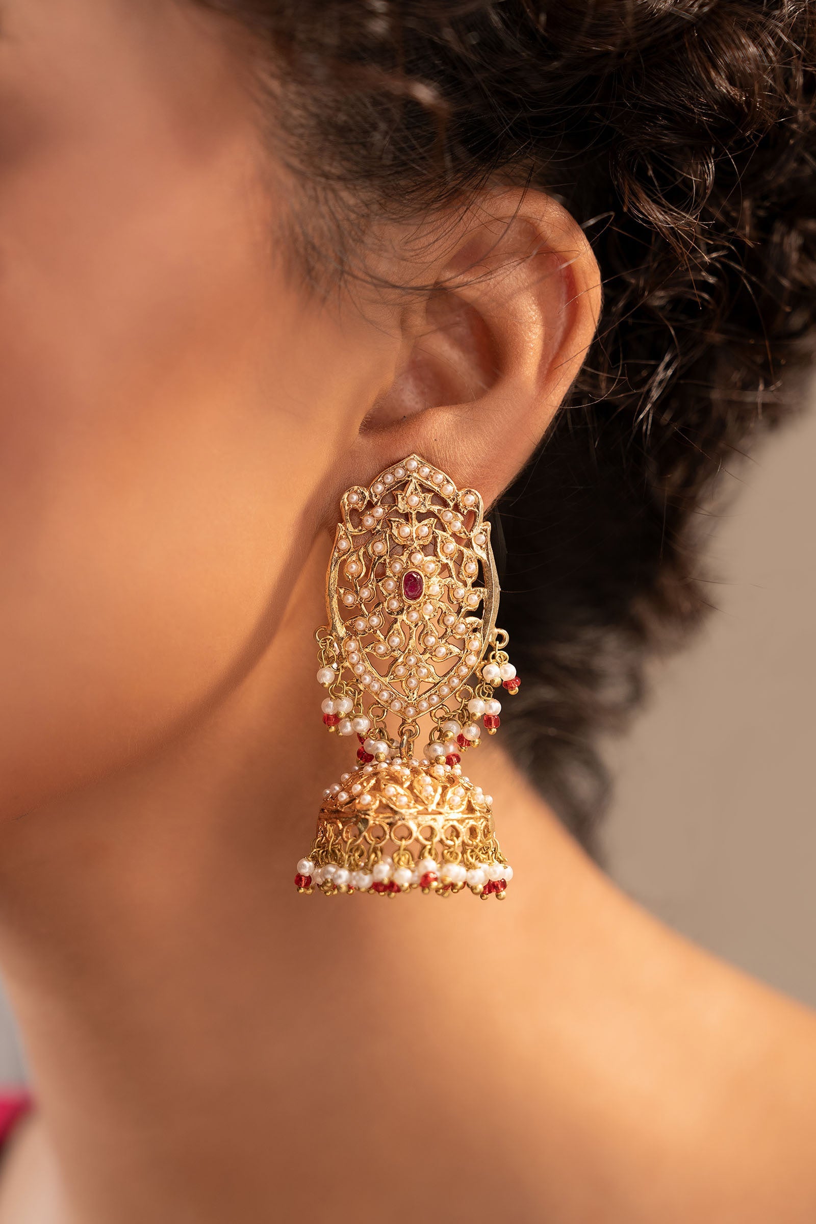 https://cdn.shopify.com/s/files/1/0620/8788/9062/files/JER-W25-07GoldCloseup01.jpg?v=1757678521