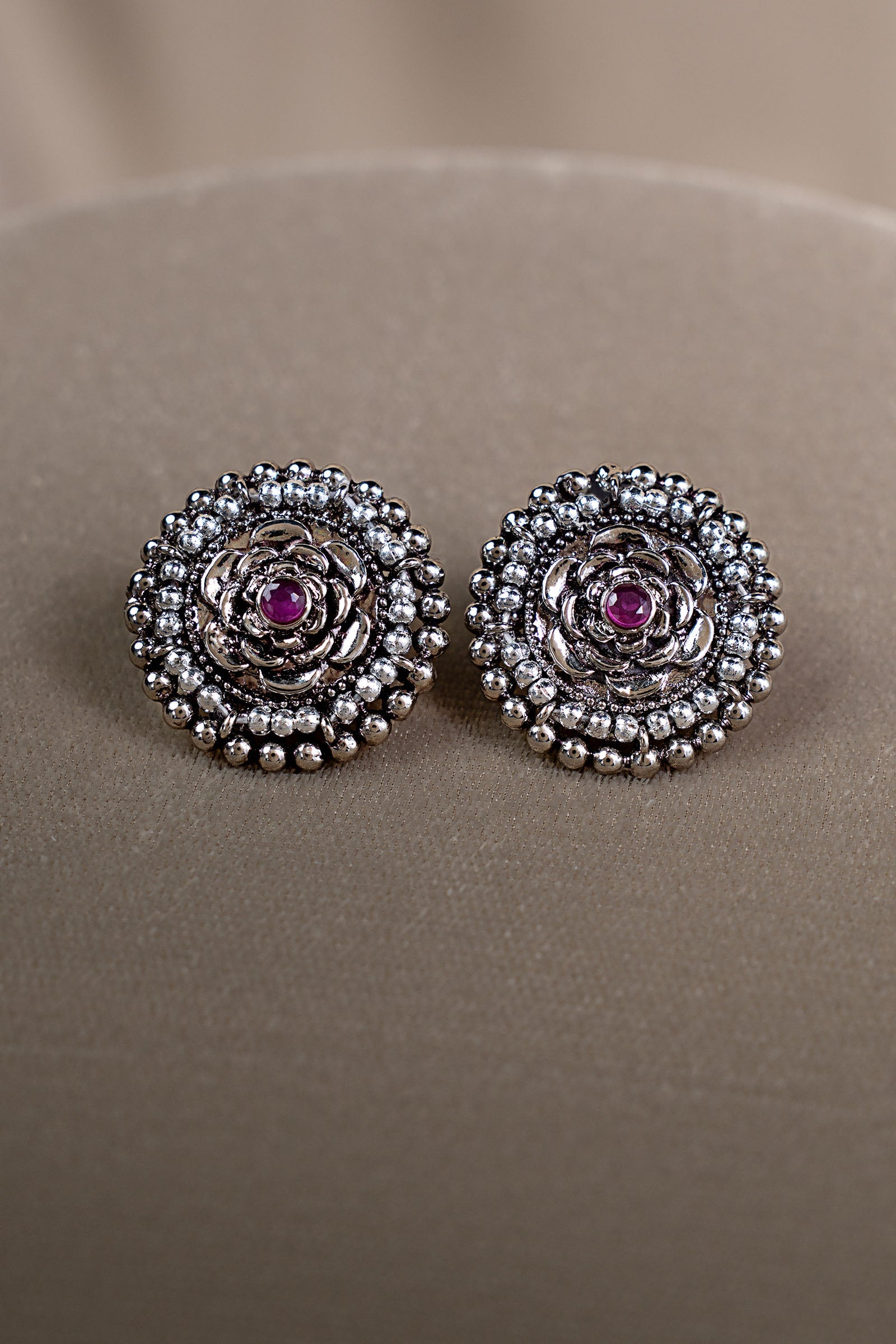 Gulnar Studs
