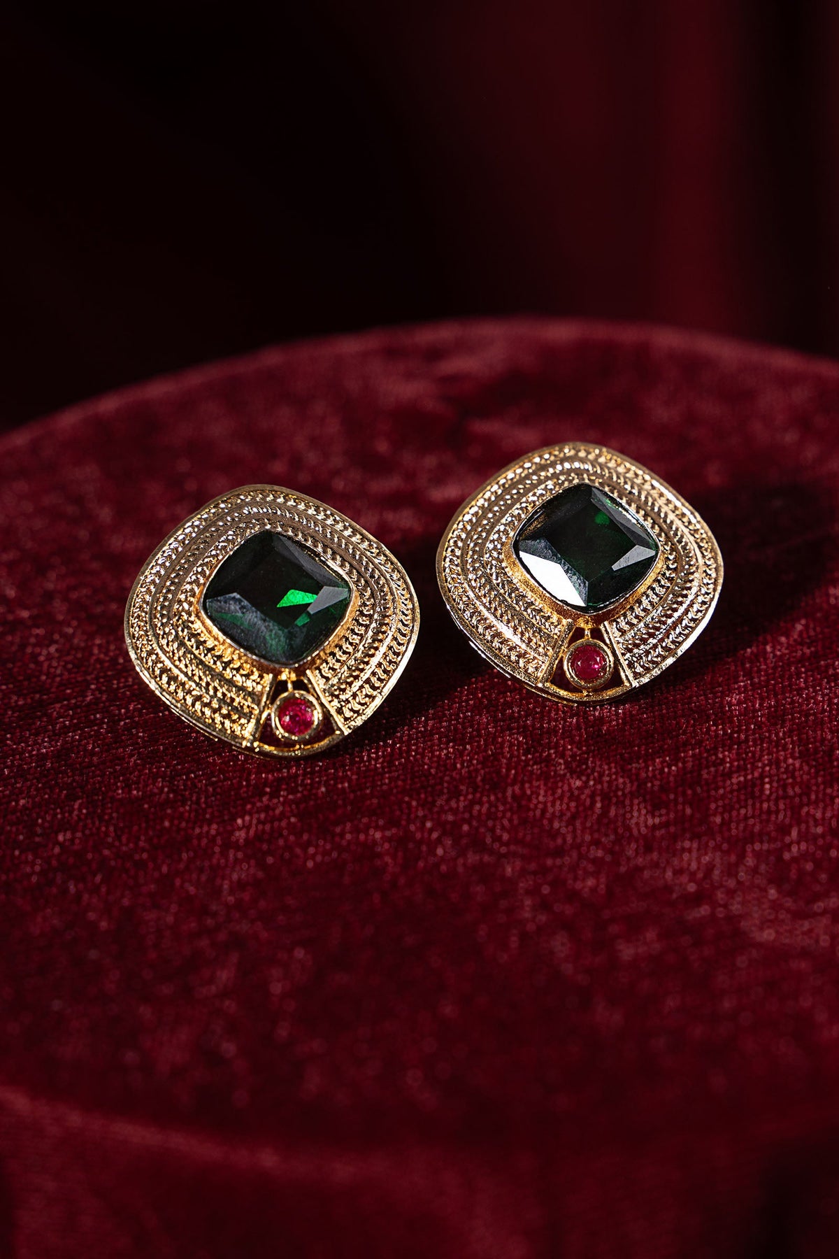 Nadare Studs