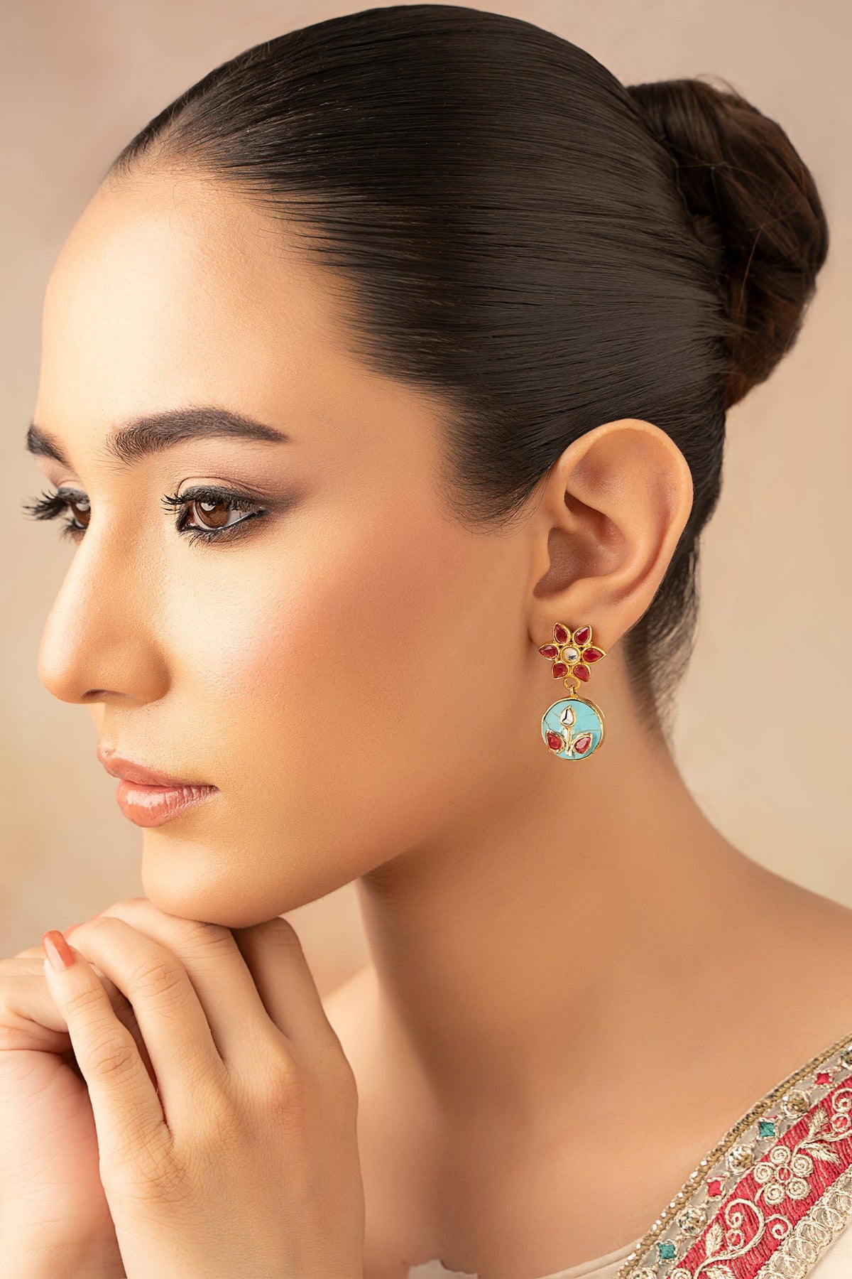 Niloufar Studs