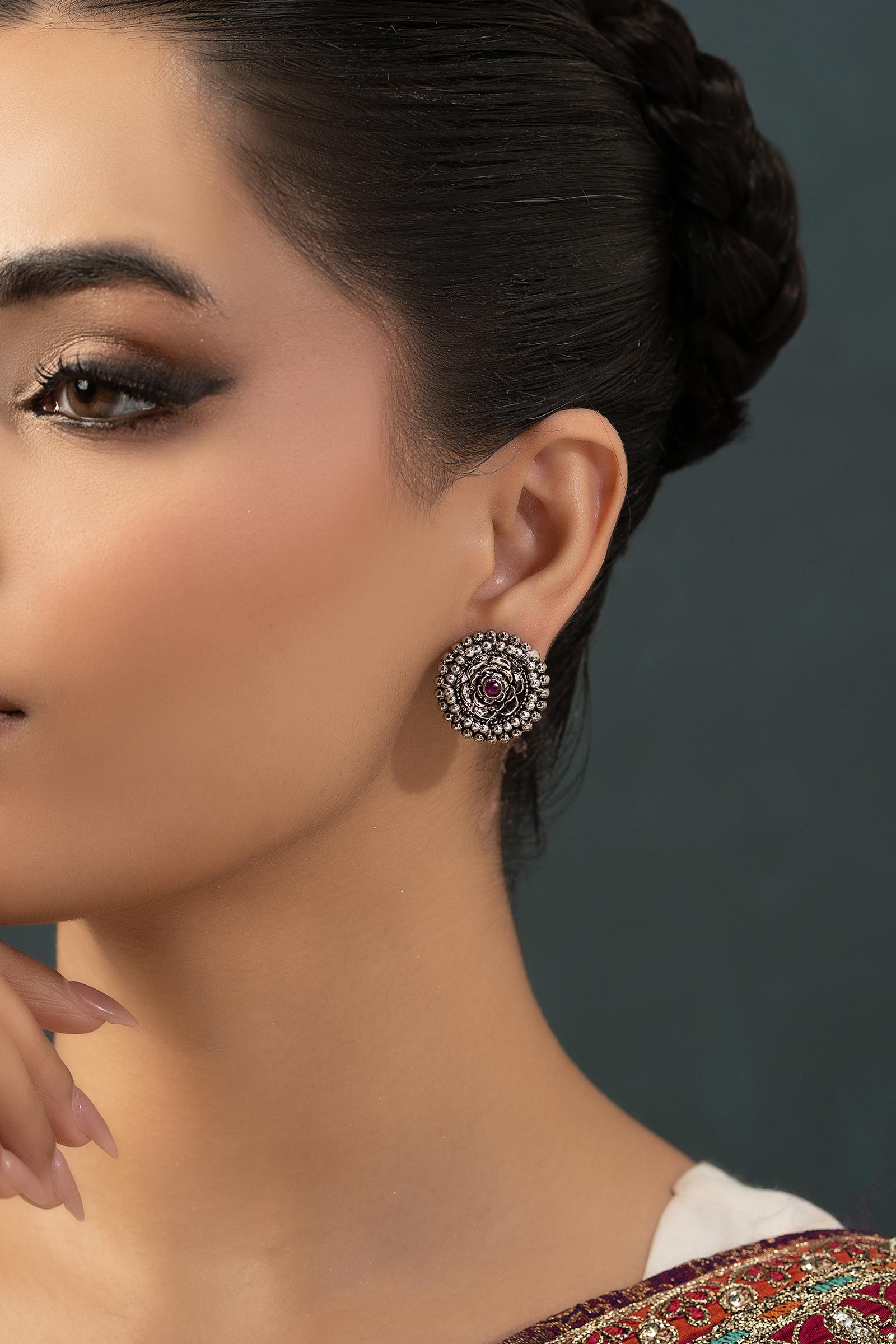 Gulnar Studs