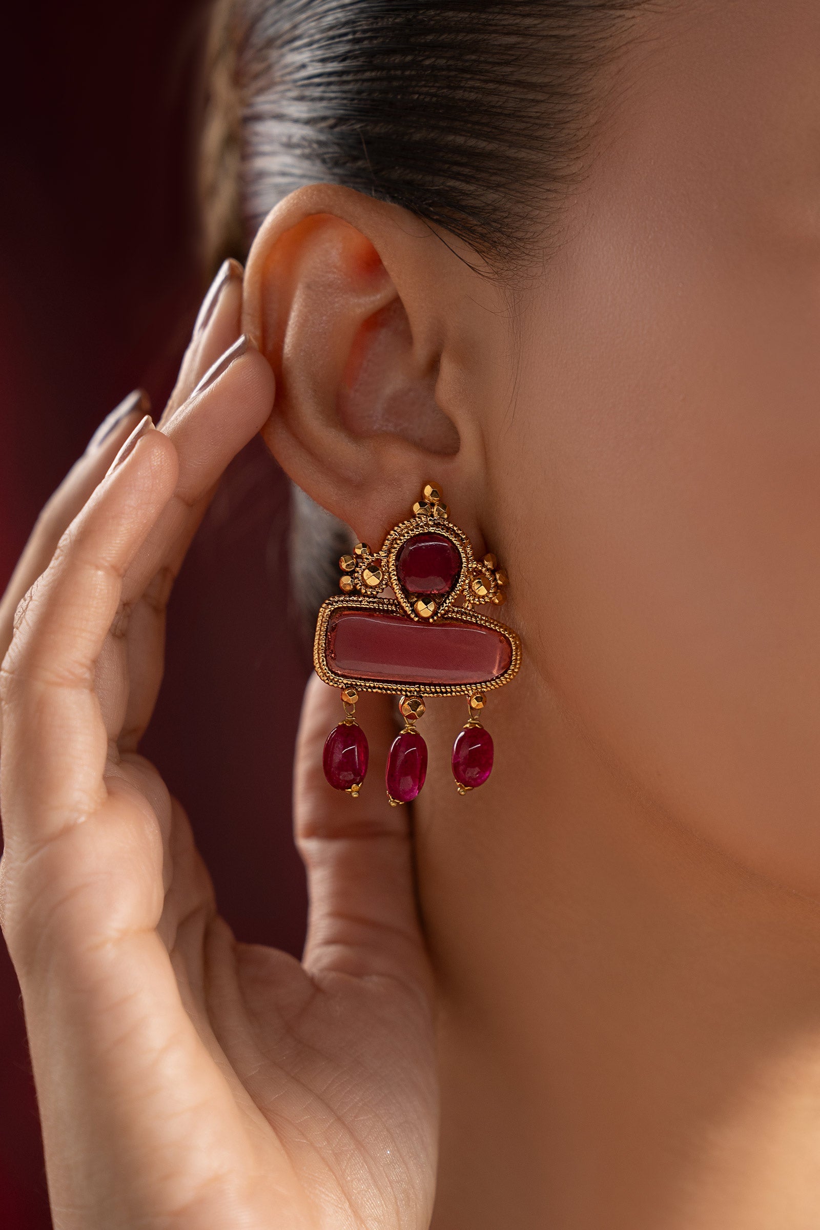 Onyrella Studs