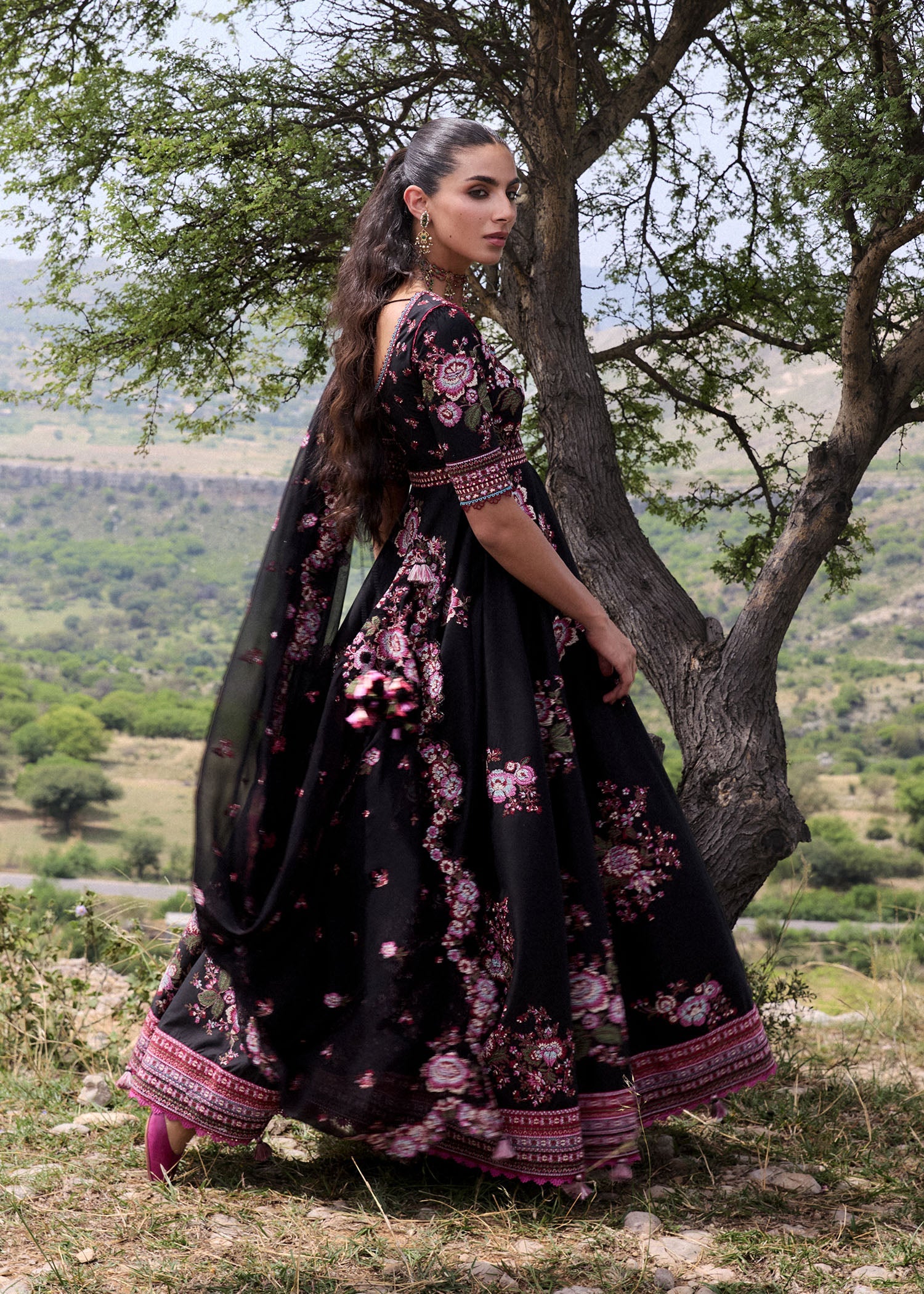 https://cdn.shopify.com/s/files/1/0016/9476/1035/files/Kashmala_4.jpg?v=1778568844
