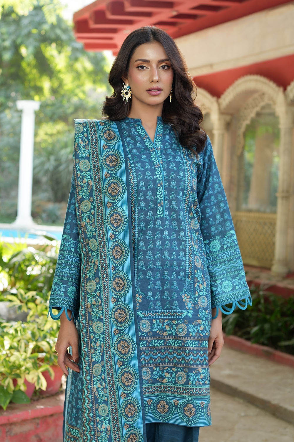 https://cdn.shopify.com/s/files/1/0706/3253/8159/files/Khaddar-Dupatta-Khaddar-Shirt-Dyed-Trouser-Gulahmed-SD-52220-Close.jpg?v=1763190478