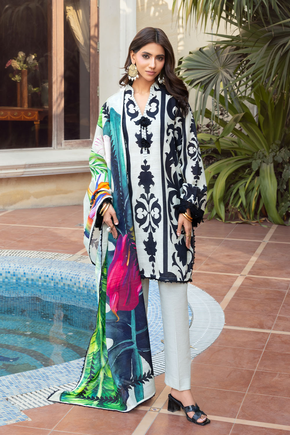 https://cdn.shopify.com/s/files/1/0706/3253/8159/files/Khaddar-Dupatta-Khaddar-Shirt-Dyed-Trouser-Gulahmed-SD-52242-Front-1.jpg?v=1763189903
