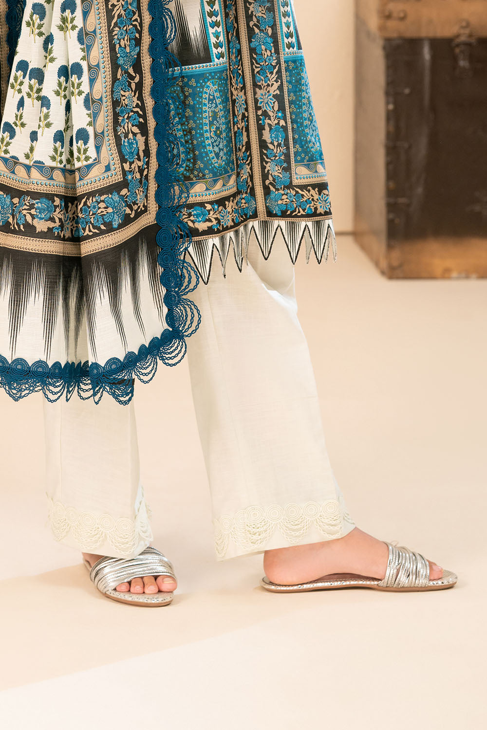 3 Piece Printed Khaddar Suit With Dupatta