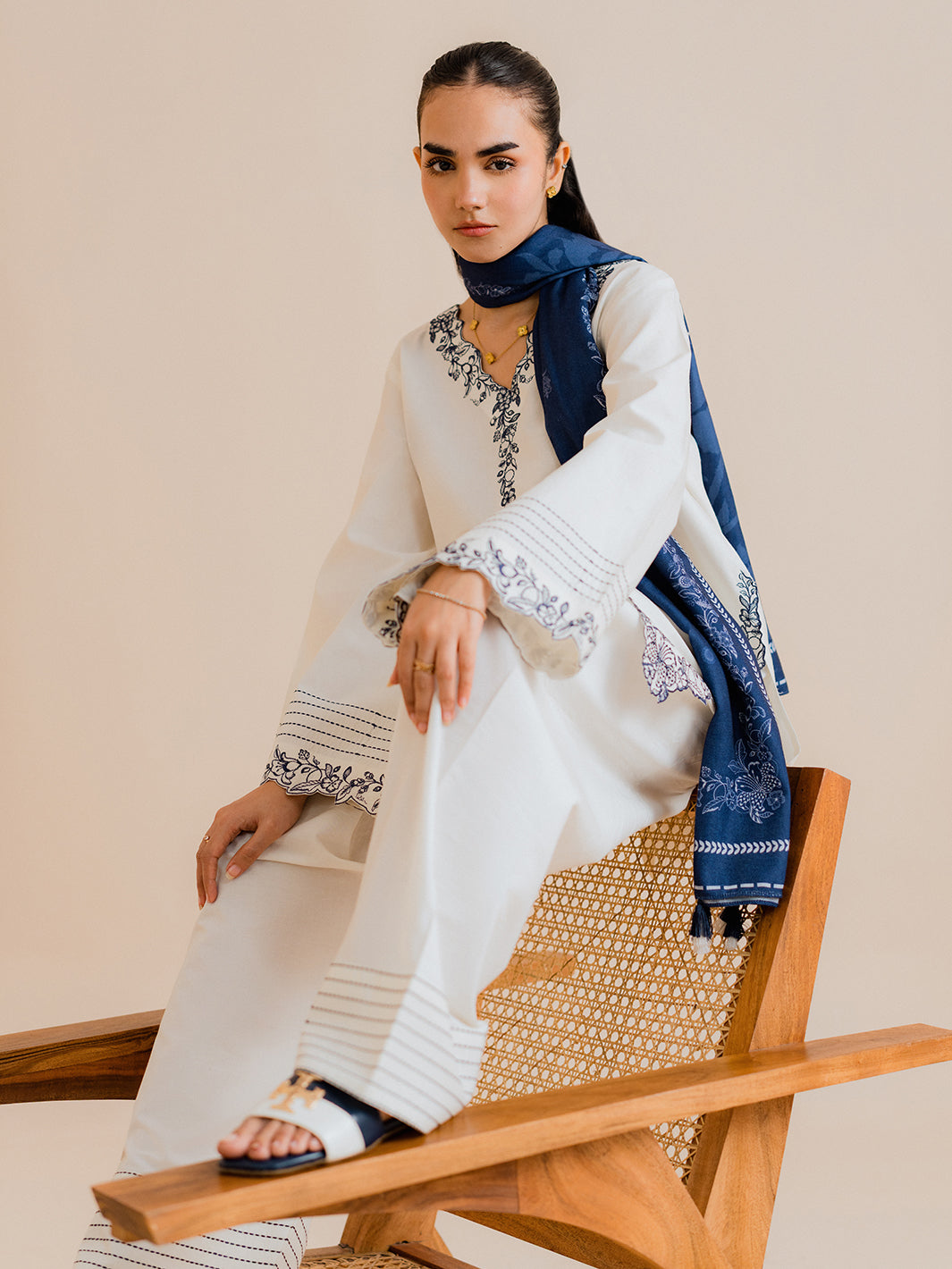 Vaylo 3Pc Embroidered Co-ords Cotton Set