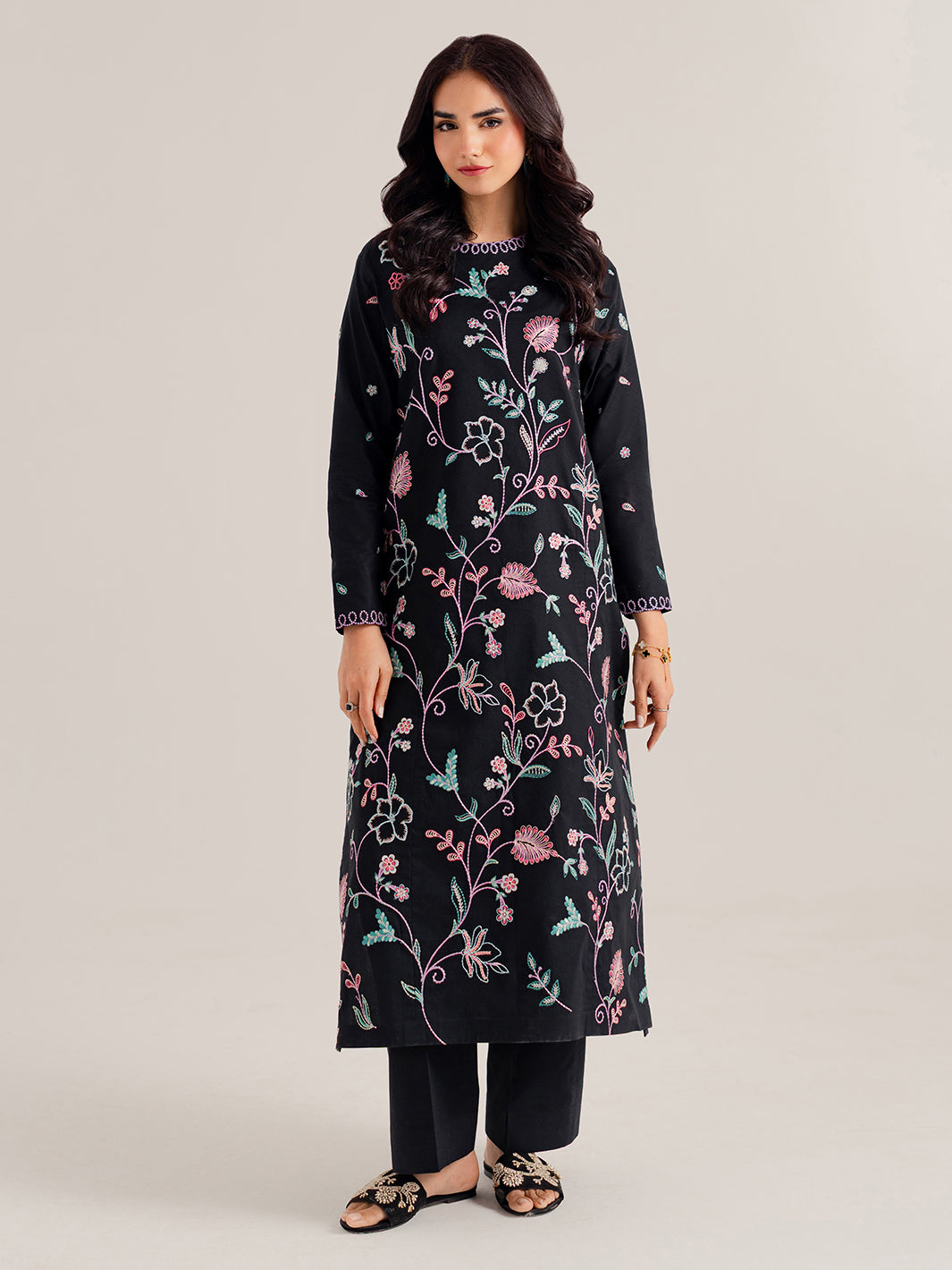 LUMERA - 2Pc Embroidered Set