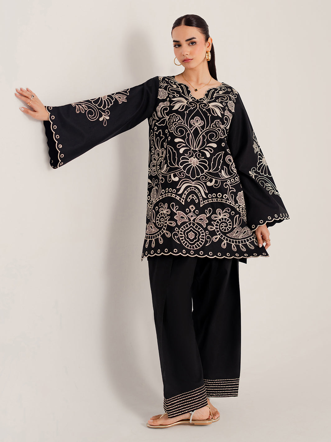 MAVELLE - 2Pc Embroidered Set