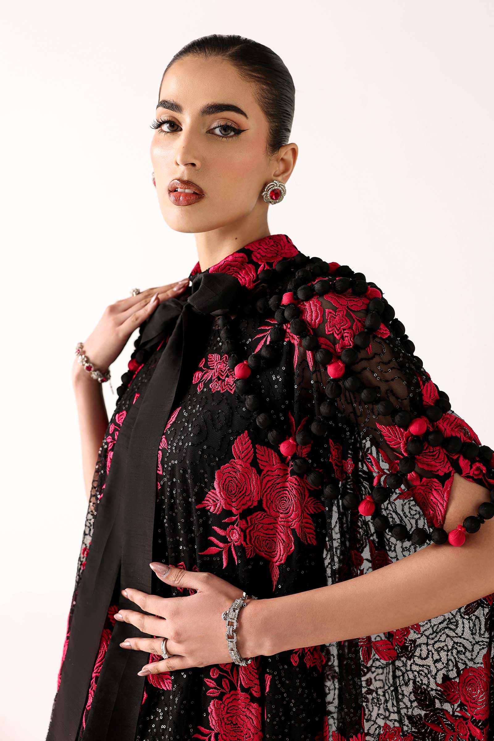 https://cdn.shopify.com/s/files/1/0620/8788/9062/files/LF1001BlackCloseup_E.jpg?v=1769519963