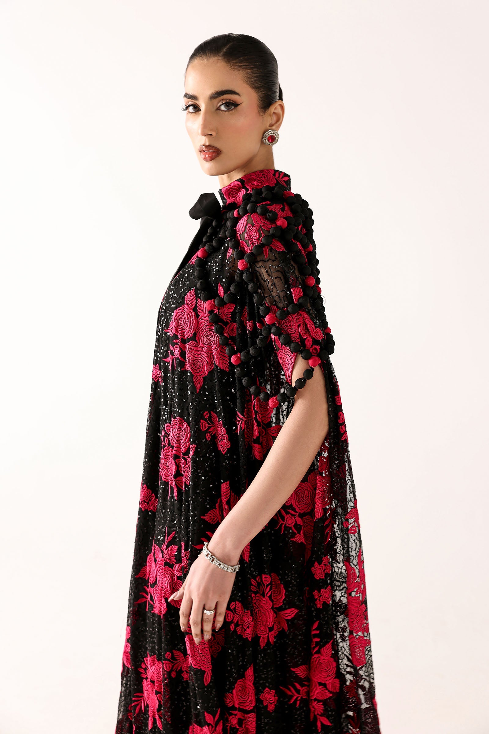https://cdn.shopify.com/s/files/1/0620/8788/9062/files/LF1001BlackCloseup_F.jpg?v=1769519963